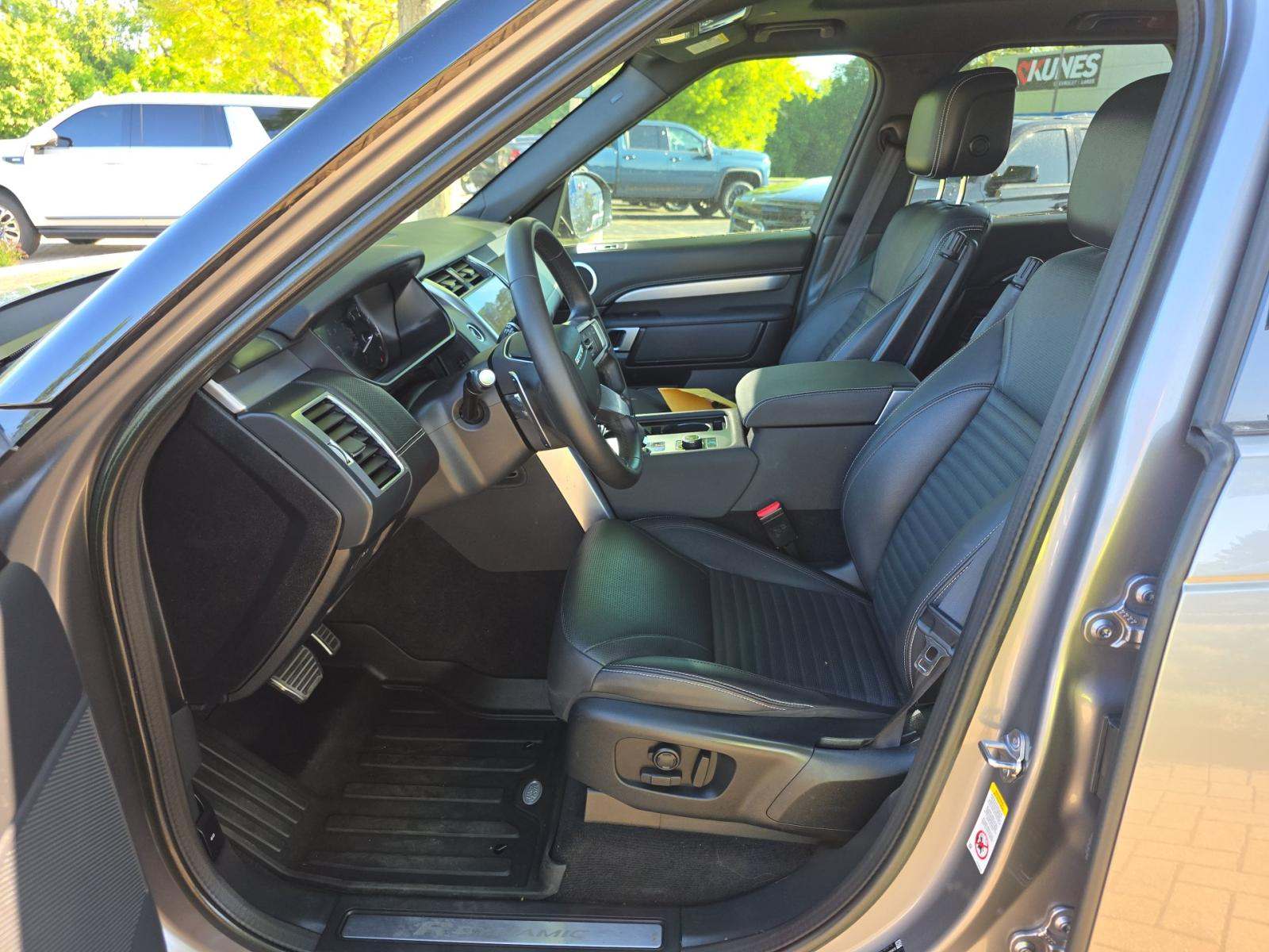 2023 Land Rover Discovery R-Dynamic S AWD