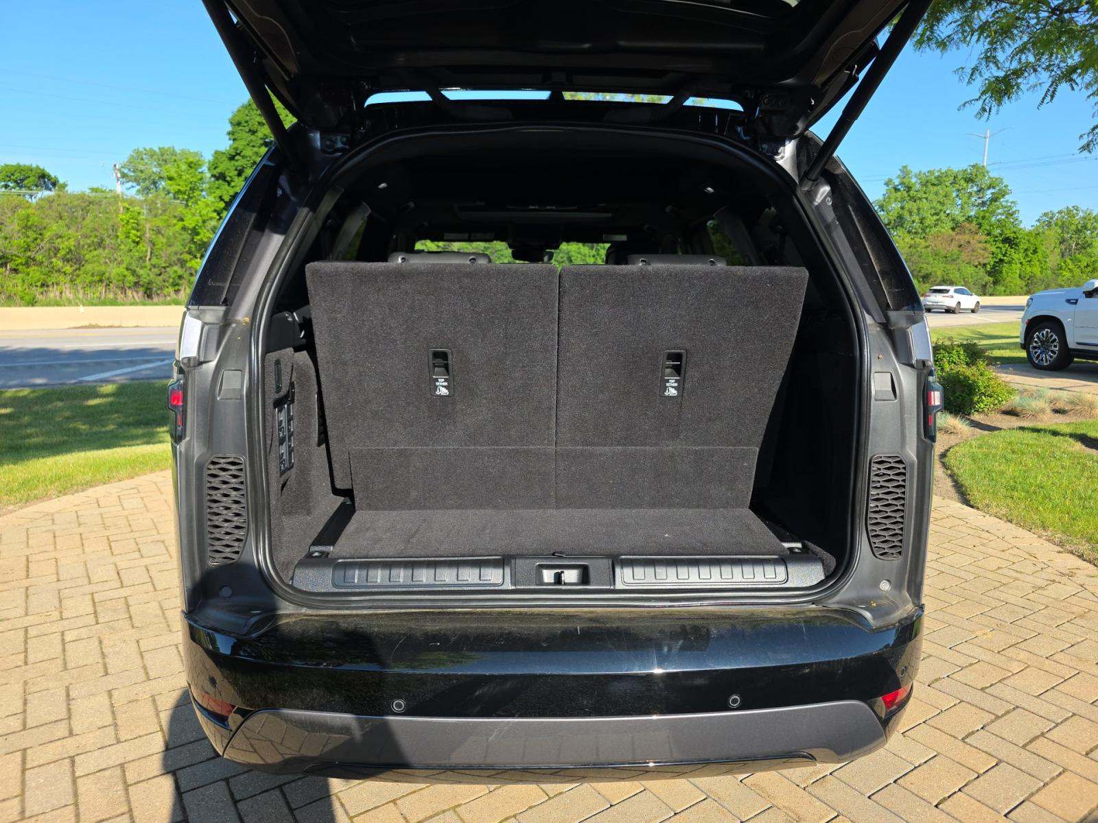 2023 Land Rover Discovery R-Dynamic S AWD
