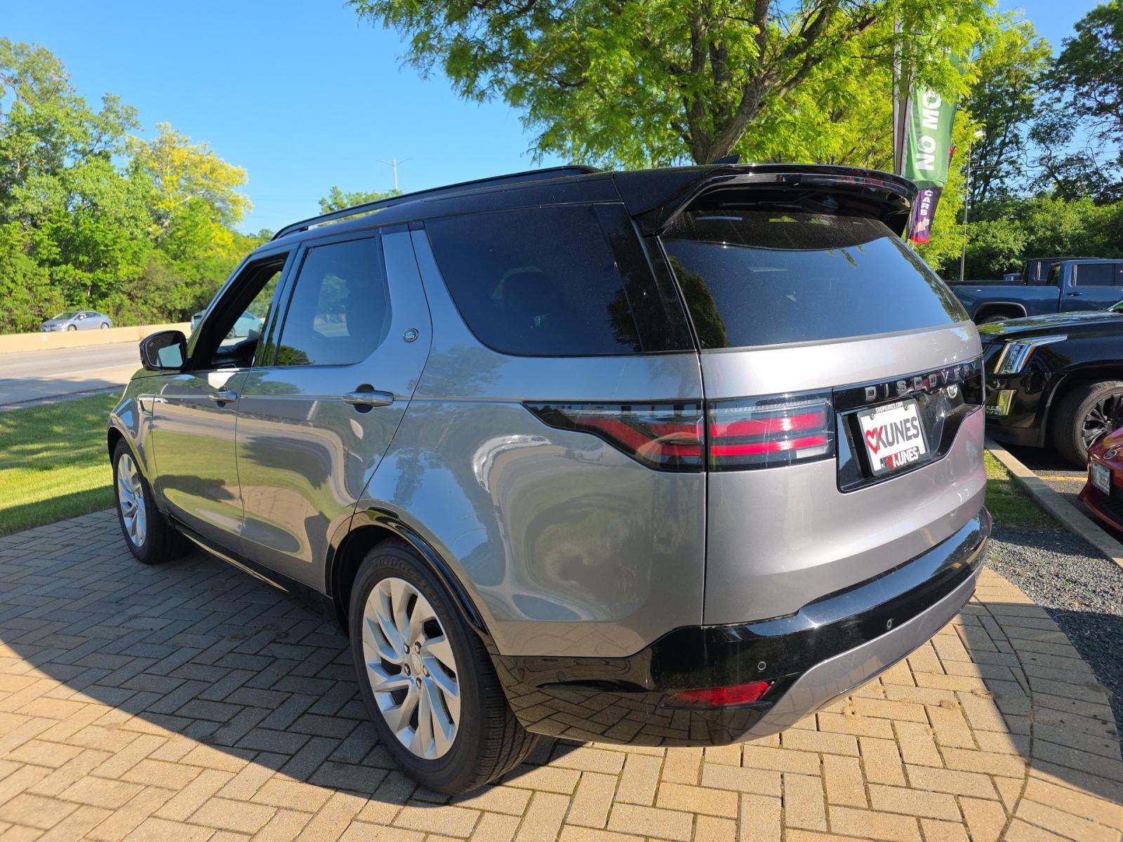 2023 Land Rover Discovery R-Dynamic S AWD
