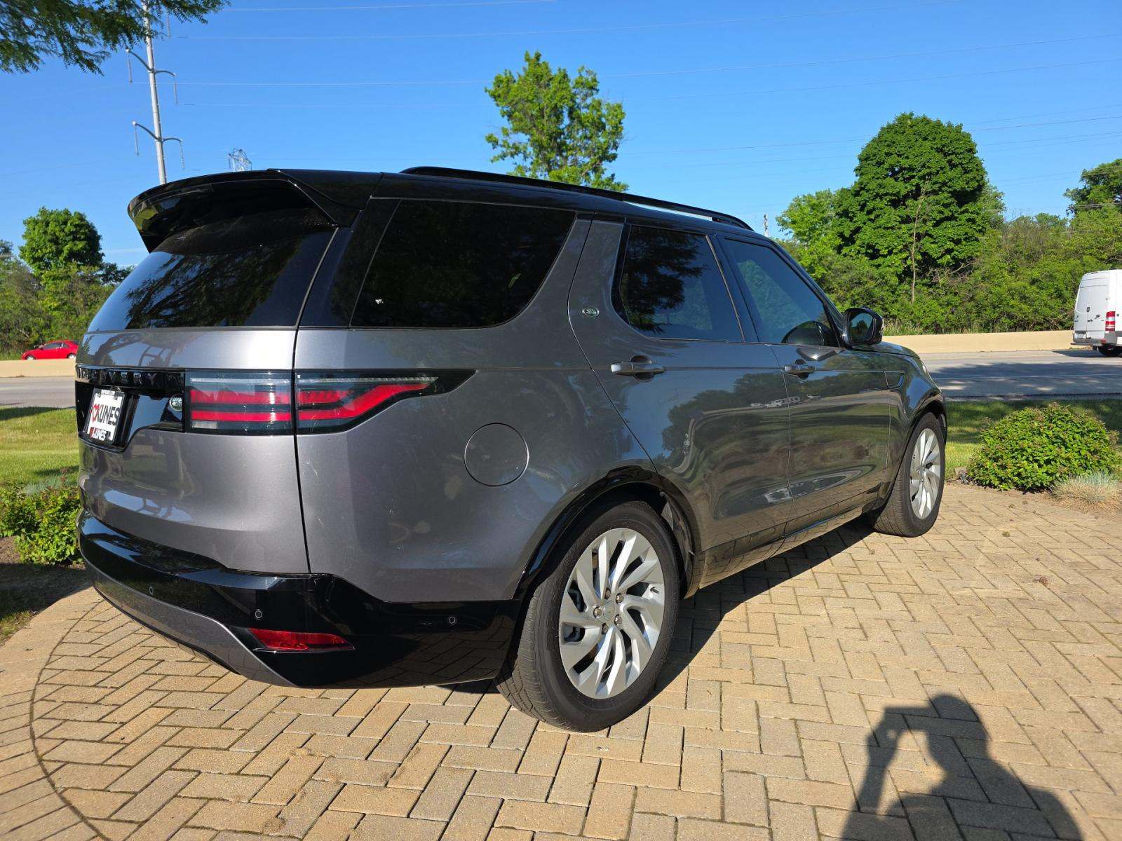 2023 Land Rover Discovery R-Dynamic S AWD
