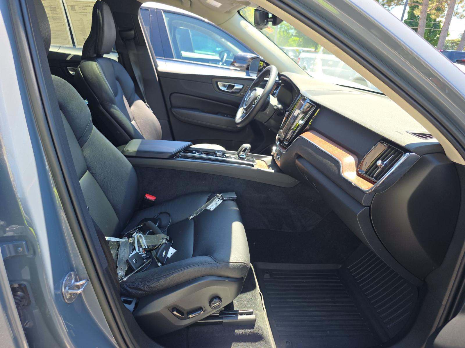 2023 Volvo XC60 B5 Plus AWD