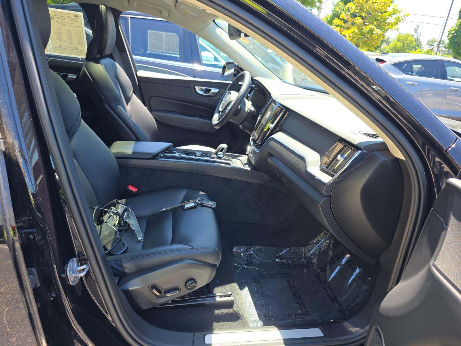 2025 Volvo XC60 B5 Core AWD