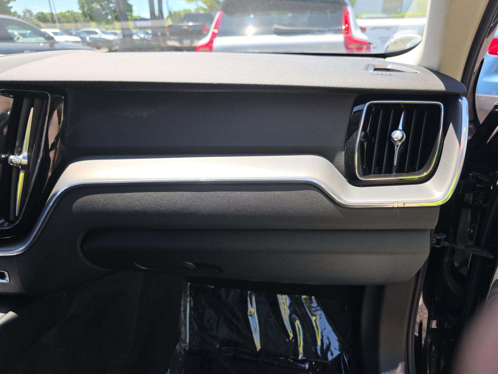 2025 Volvo XC60 B5 Core AWD