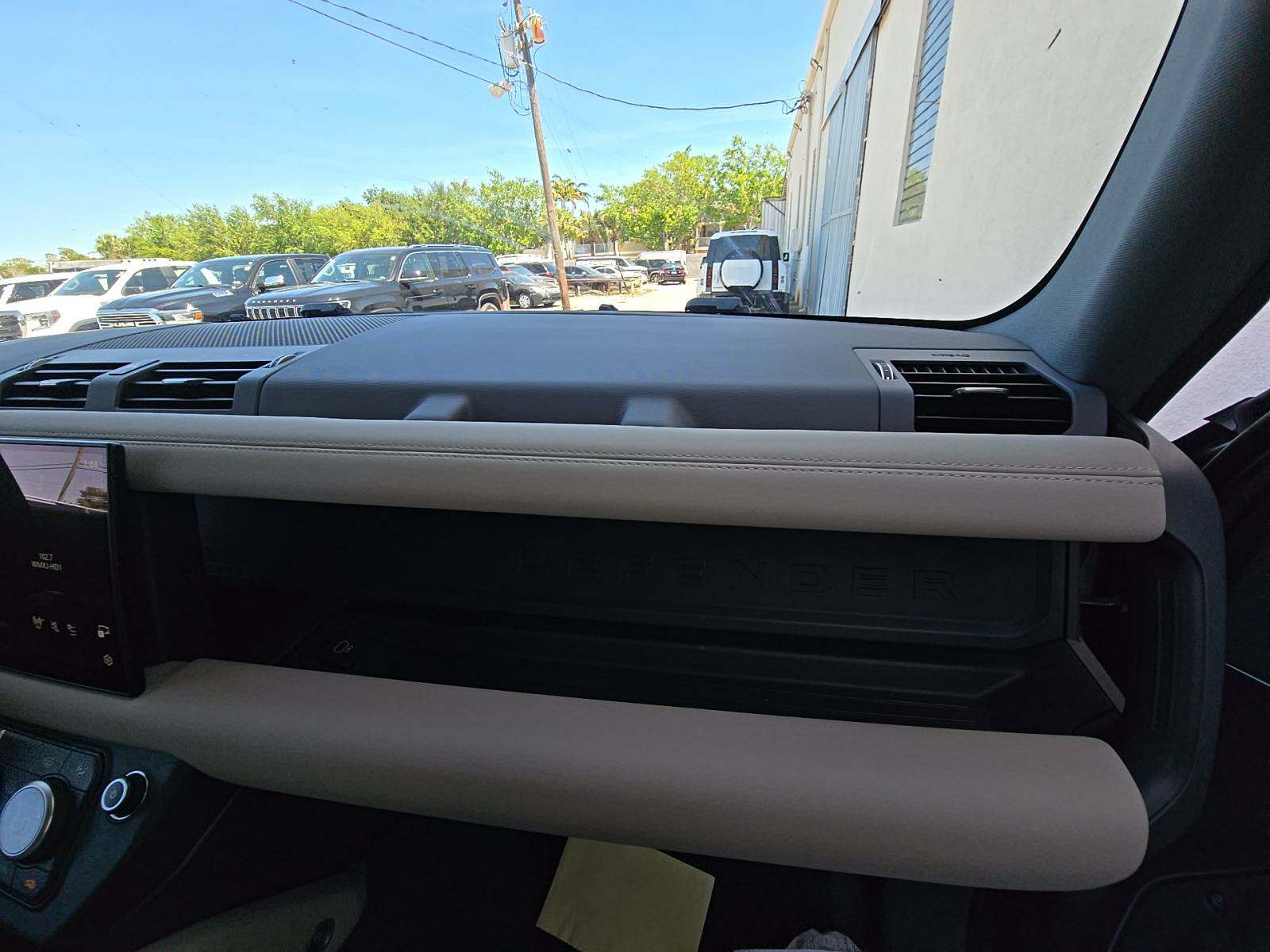 2024 Land Rover Defender 130 X-Dynamic SE AWD