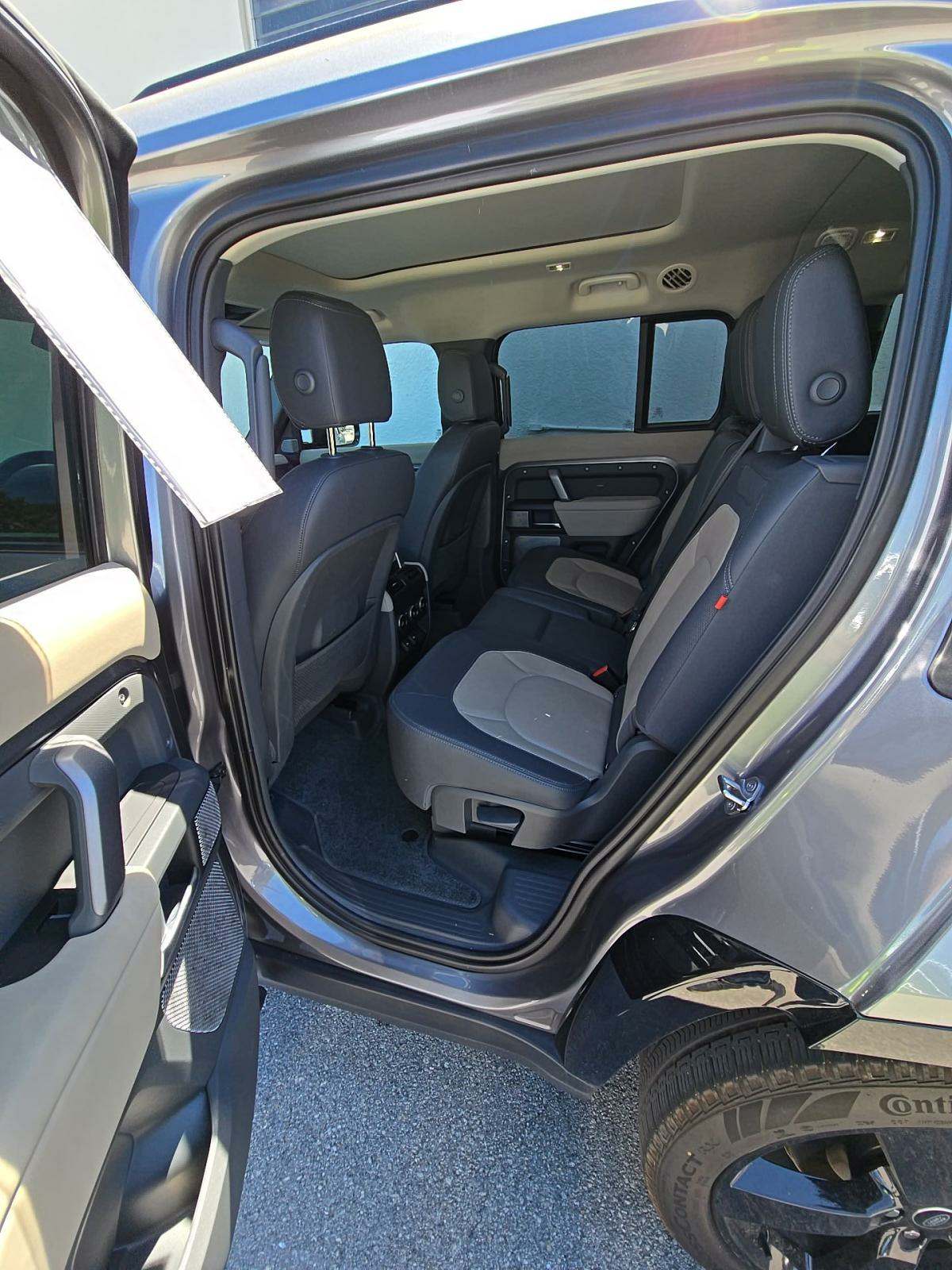 2024 Land Rover Defender 130 X-Dynamic SE AWD