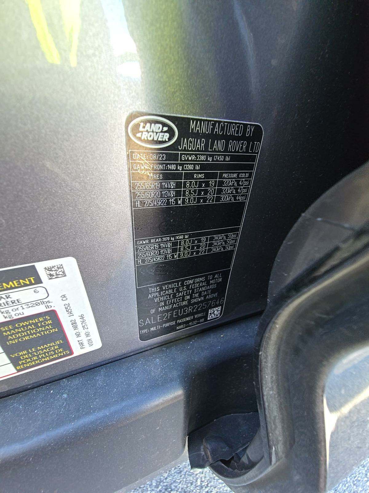 2024 Land Rover Defender 130 X-Dynamic SE AWD