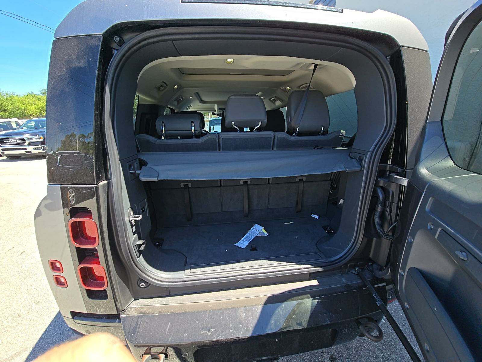 2024 Land Rover Defender 130 X-Dynamic SE AWD