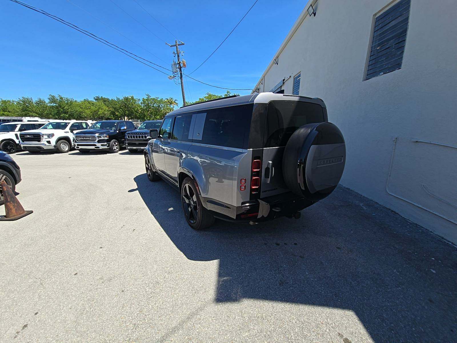 2024 Land Rover Defender 130 X-Dynamic SE AWD
