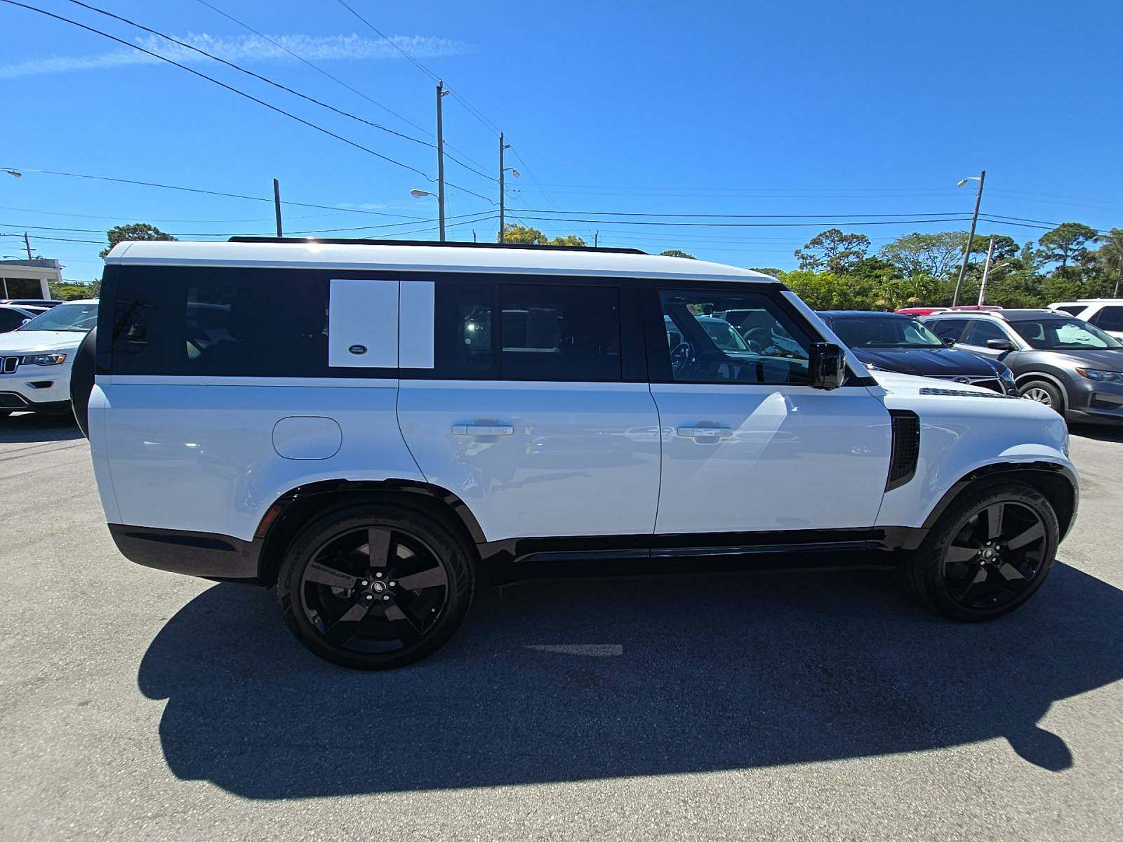 2024 Land Rover Defender 130 X-Dynamic SE AWD