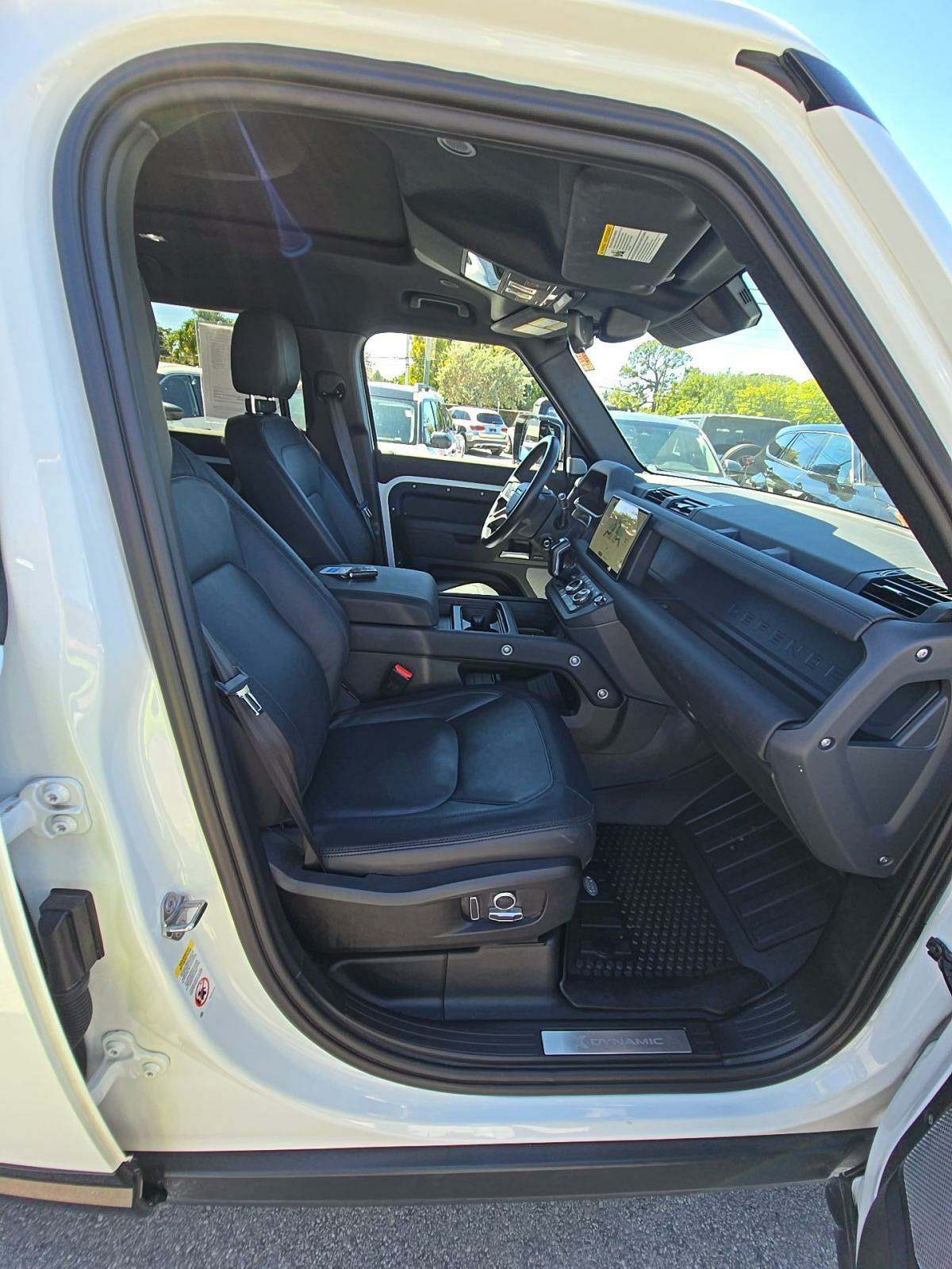 2024 Land Rover Defender 130 X-Dynamic SE AWD