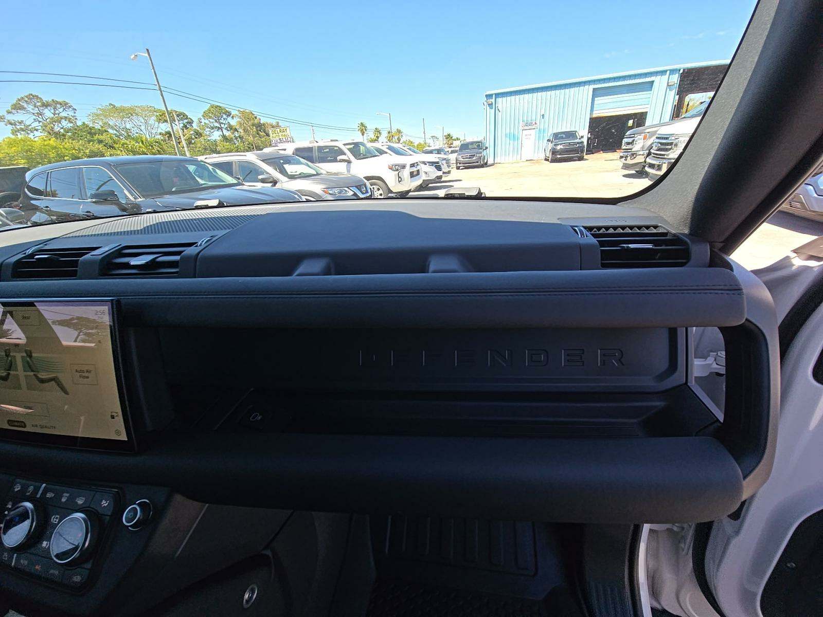 2024 Land Rover Defender 130 X-Dynamic SE AWD