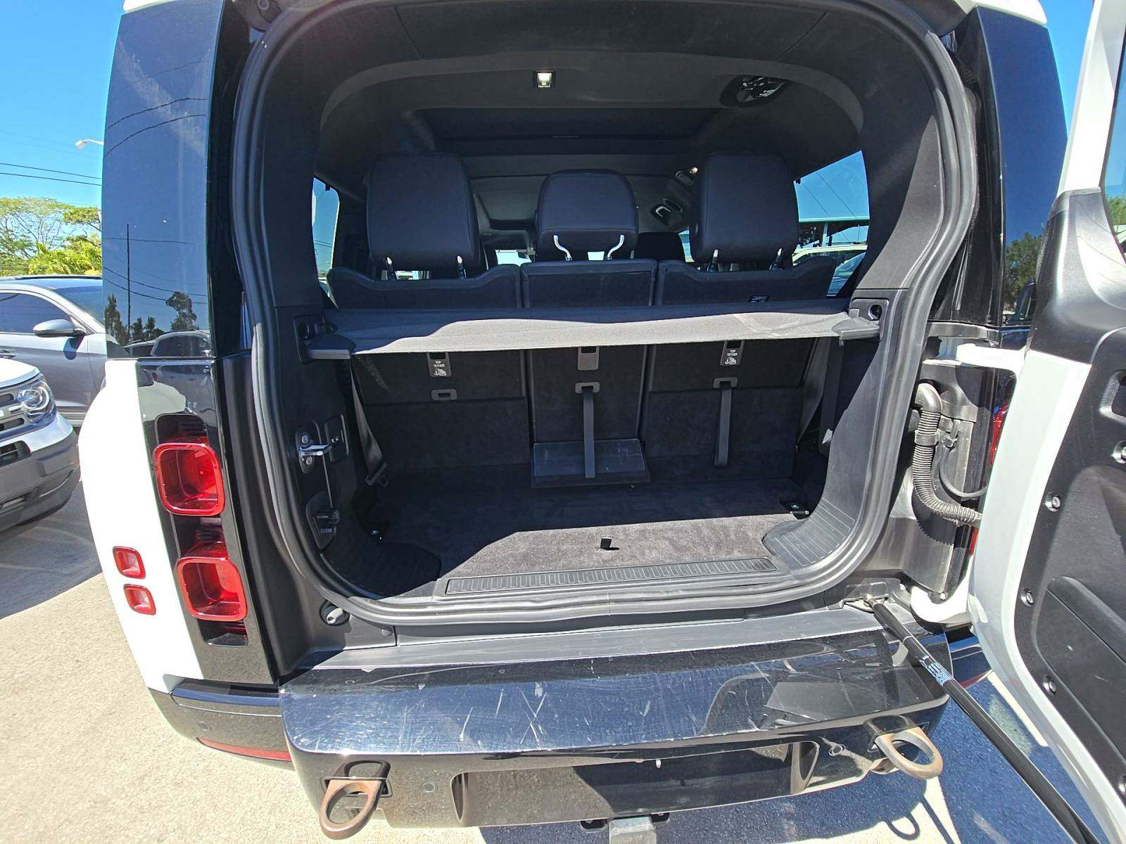 2024 Land Rover Defender 130 X-Dynamic SE AWD