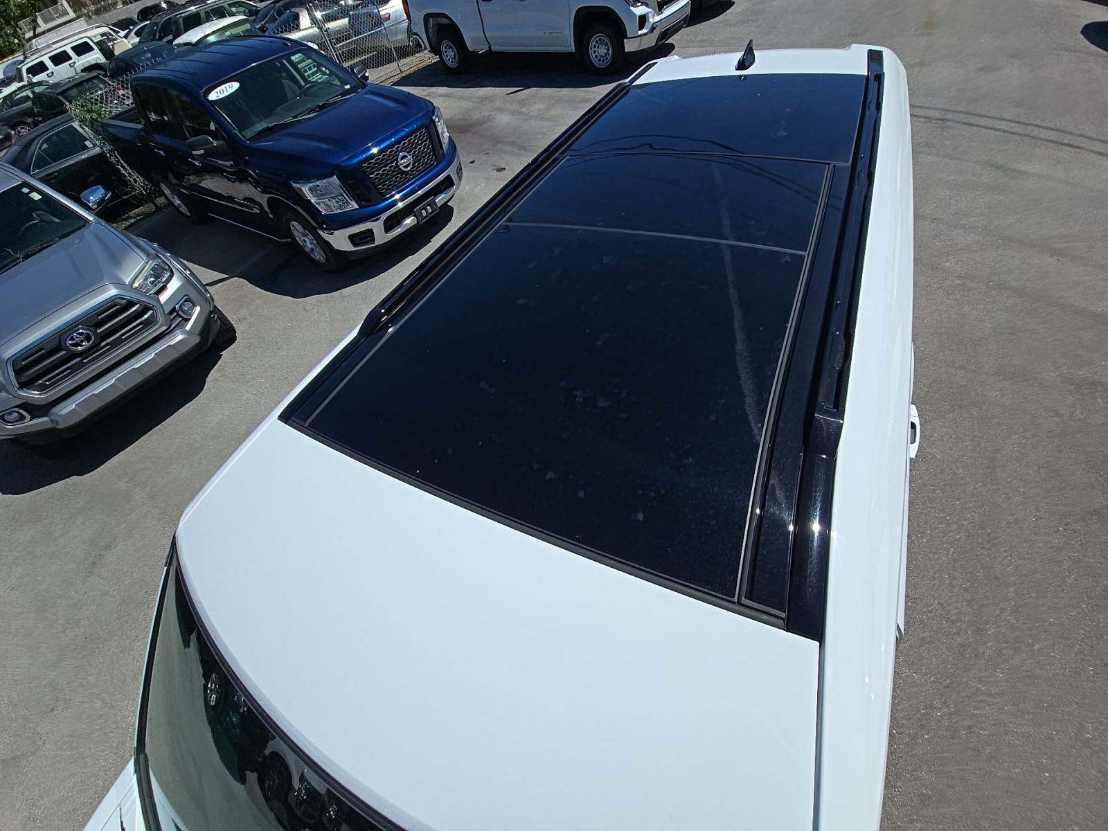 2024 Land Rover Defender 130 X-Dynamic SE AWD