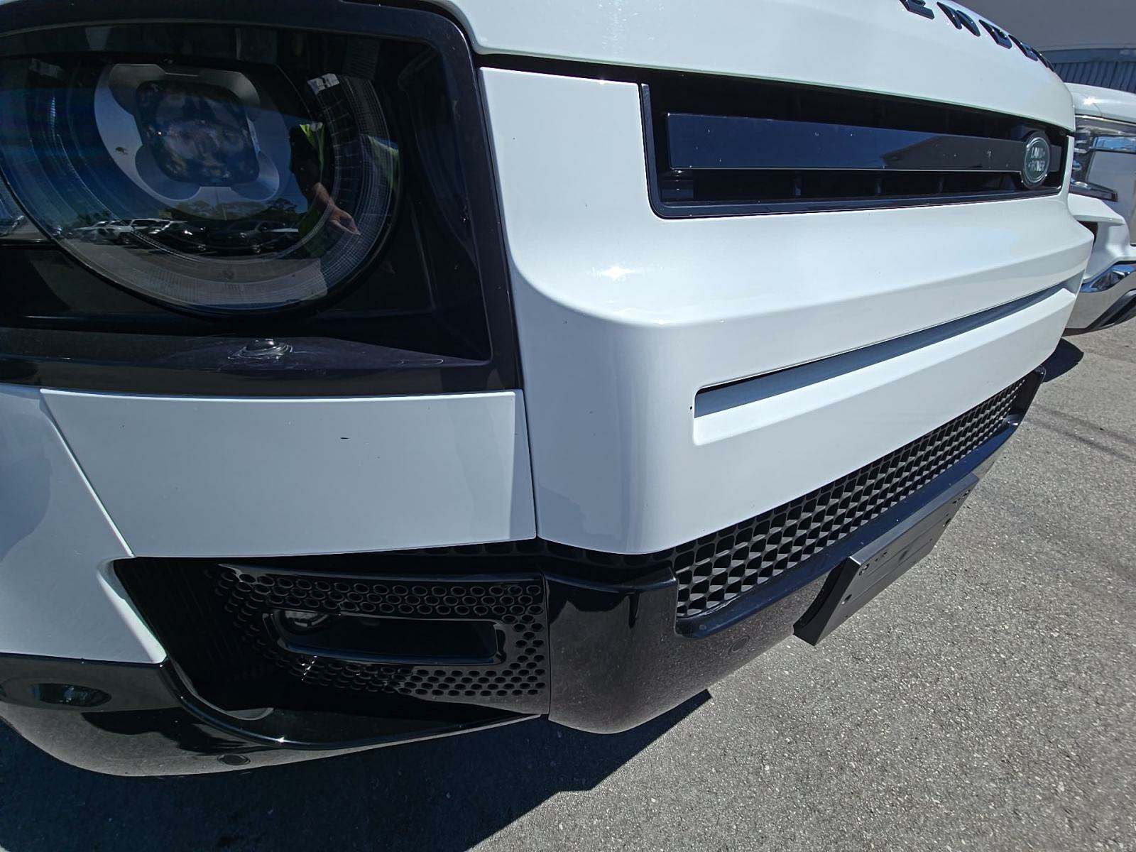 2024 Land Rover Defender 130 X-Dynamic SE AWD