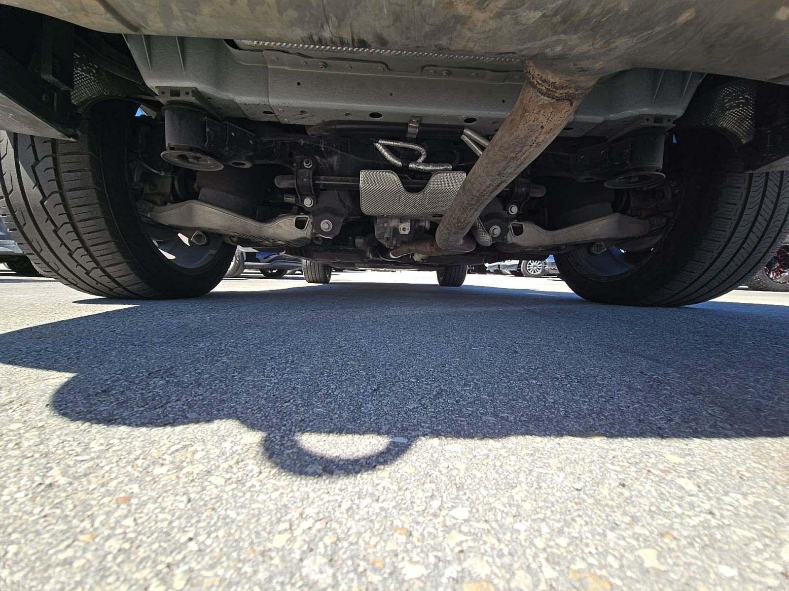 2024 Land Rover Defender 130 X-Dynamic SE AWD