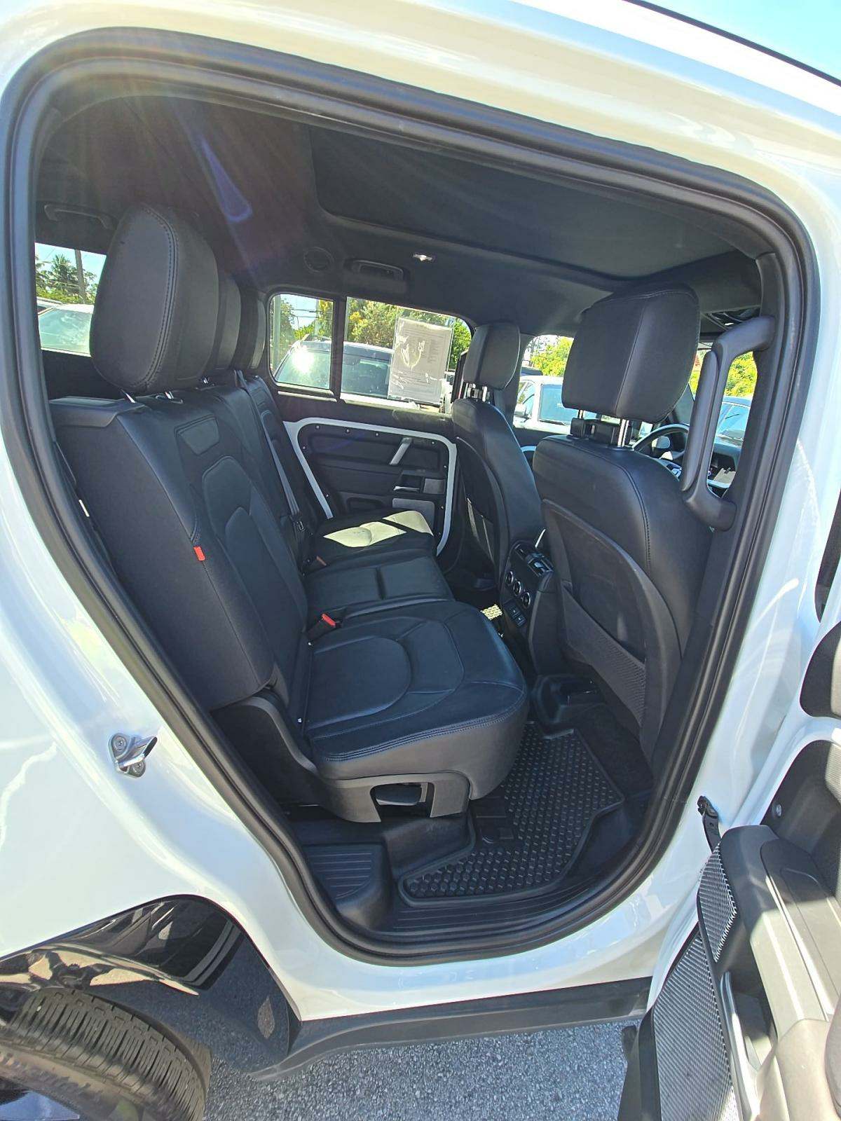 2024 Land Rover Defender 130 X-Dynamic SE AWD