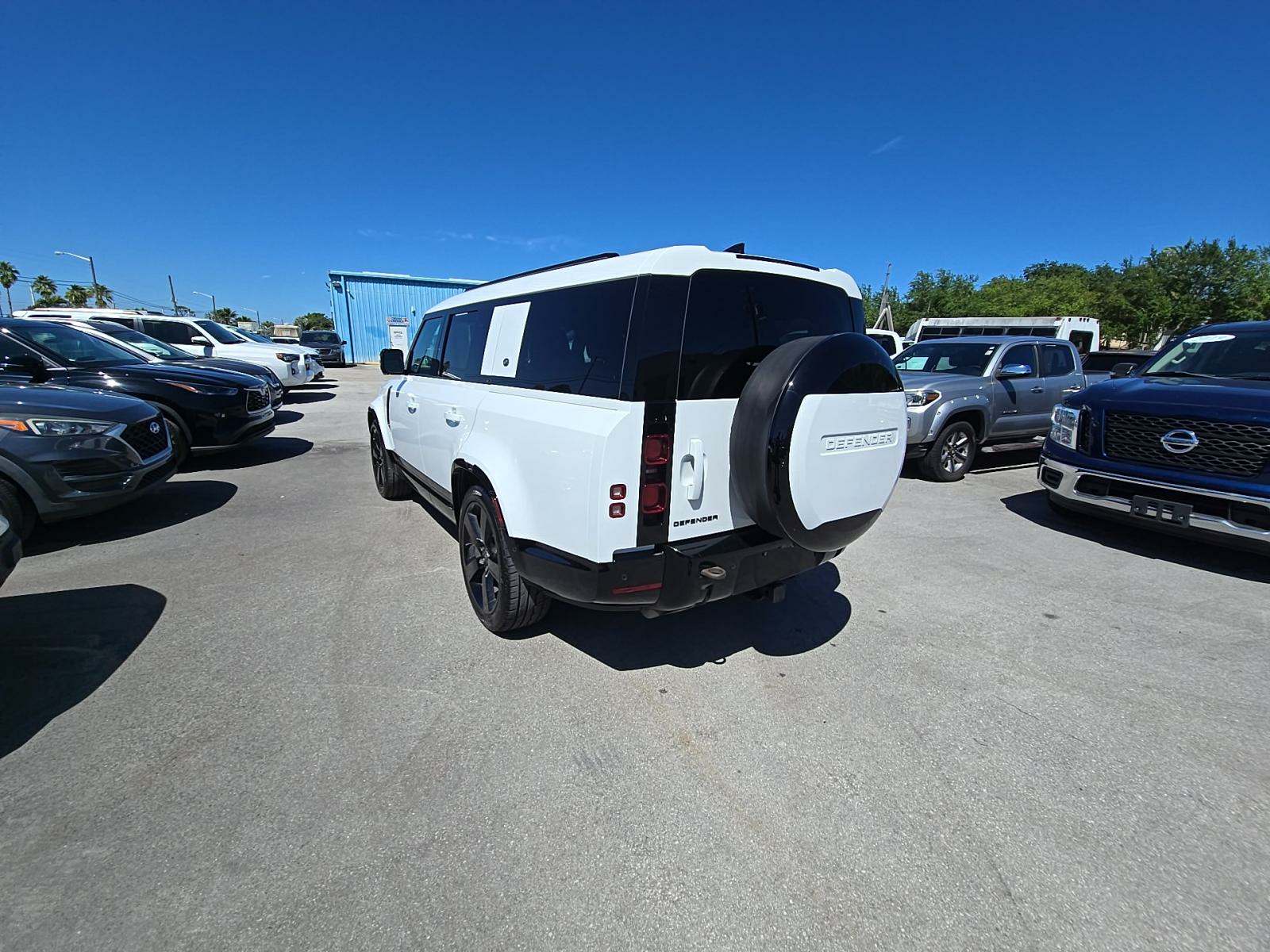 2024 Land Rover Defender 130 X-Dynamic SE AWD