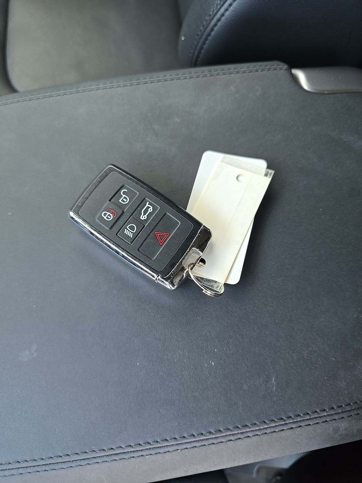 2024 Land Rover Defender 130 X-Dynamic SE AWD