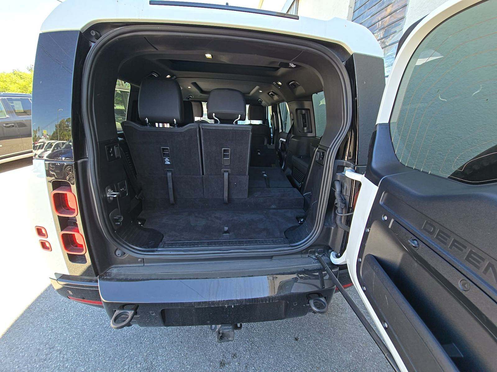 2024 Land Rover Defender 130 X-Dynamic SE AWD