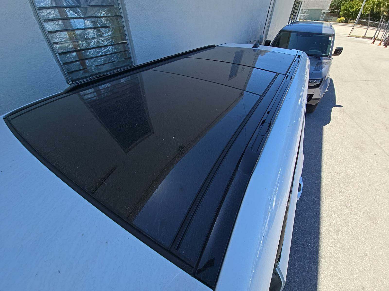 2024 Land Rover Defender 130 X-Dynamic SE AWD