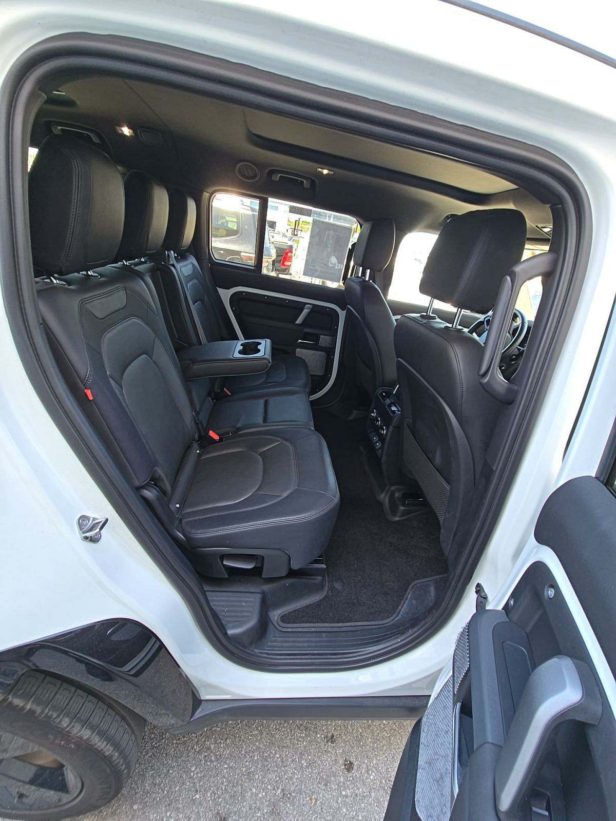 2024 Land Rover Defender 130 X-Dynamic SE AWD