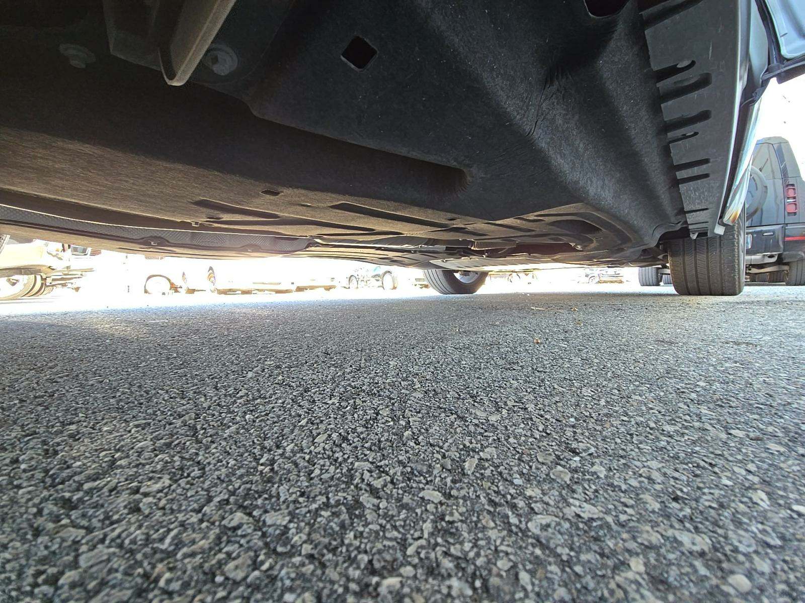 2024 Land Rover Defender 130 X-Dynamic SE AWD