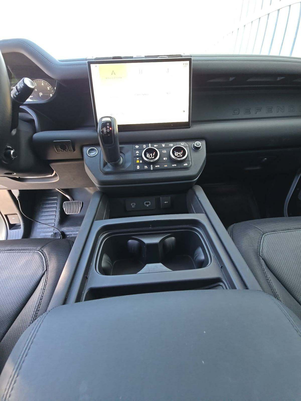 2024 Land Rover Defender 130 X-Dynamic SE AWD