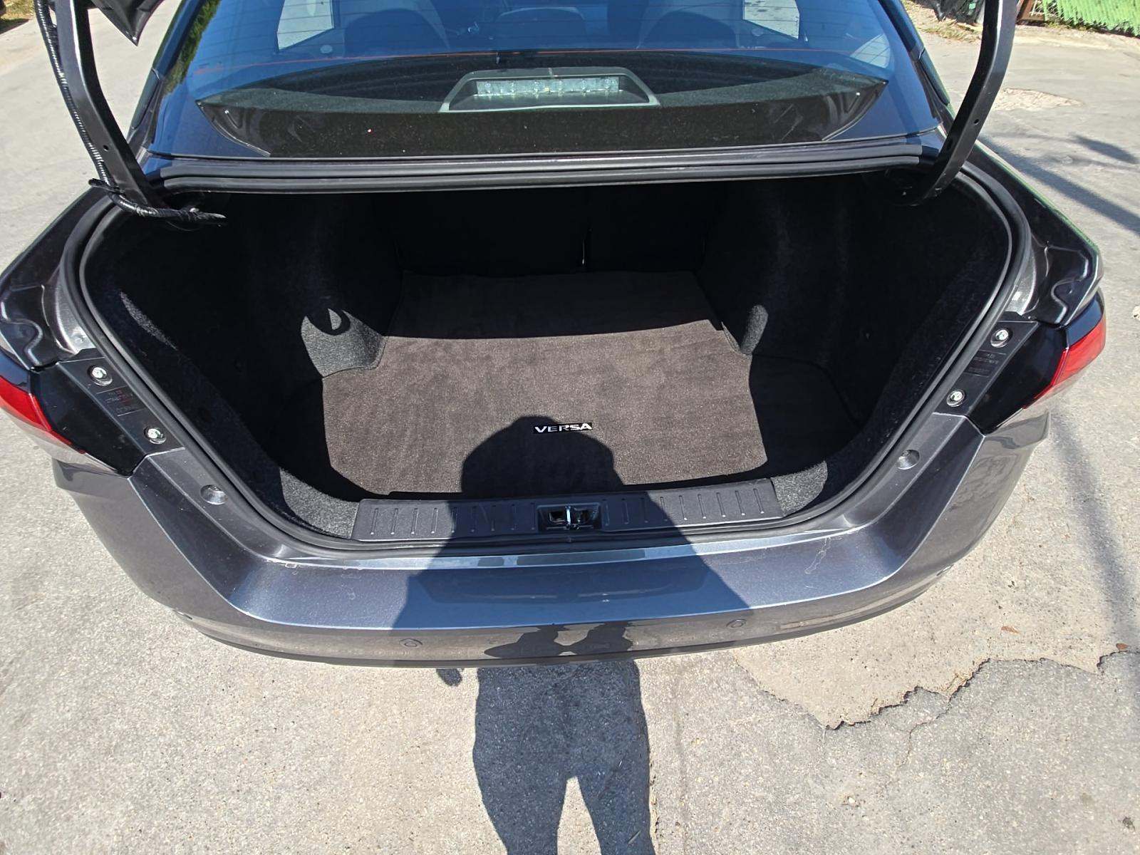 NISSAN VERSA - 10