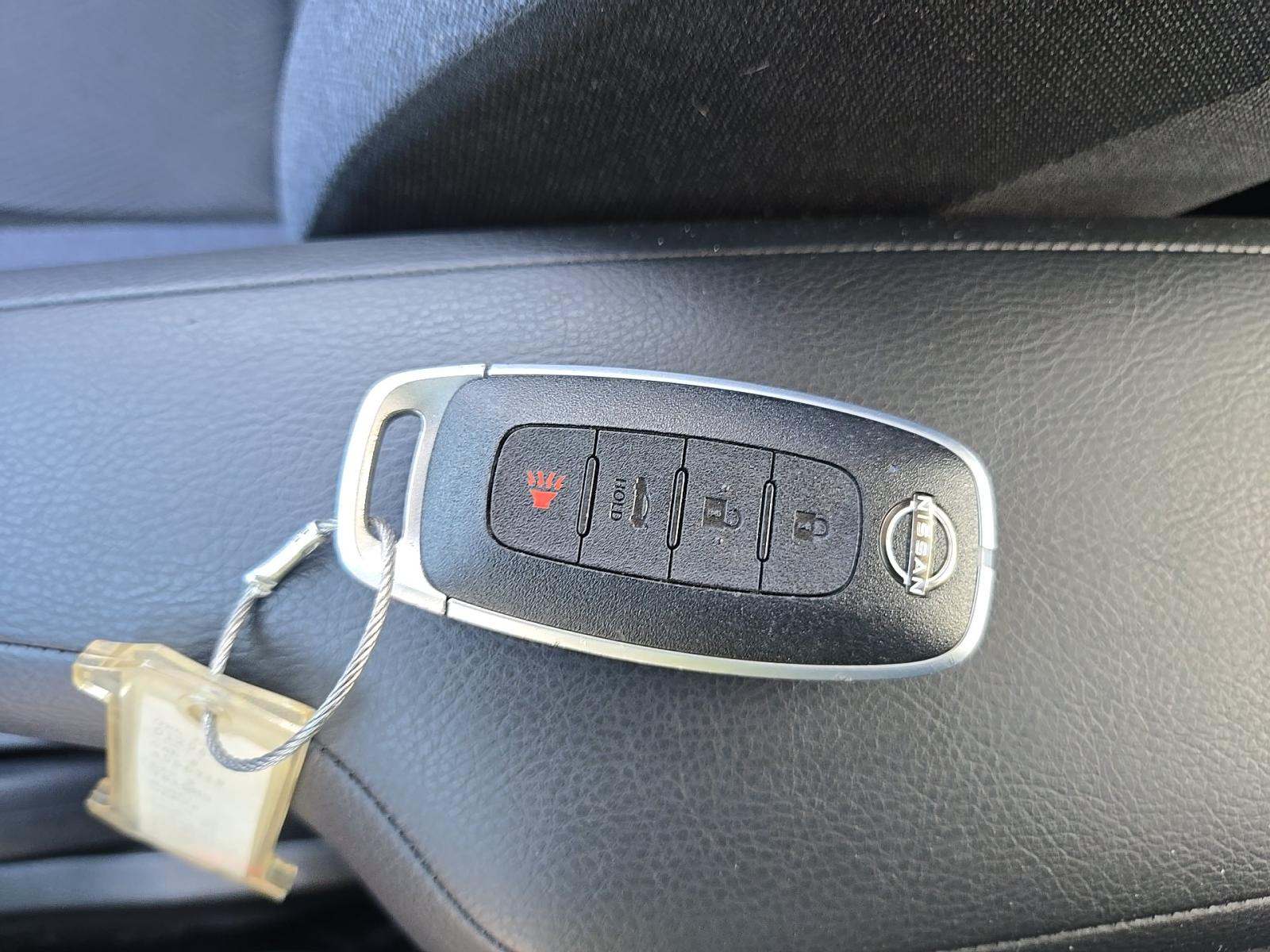 NISSAN VERSA - 4