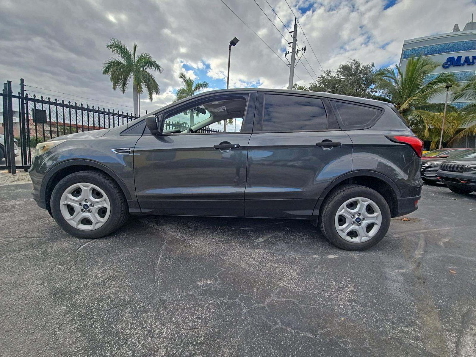 2019 Ford Escape S FWD