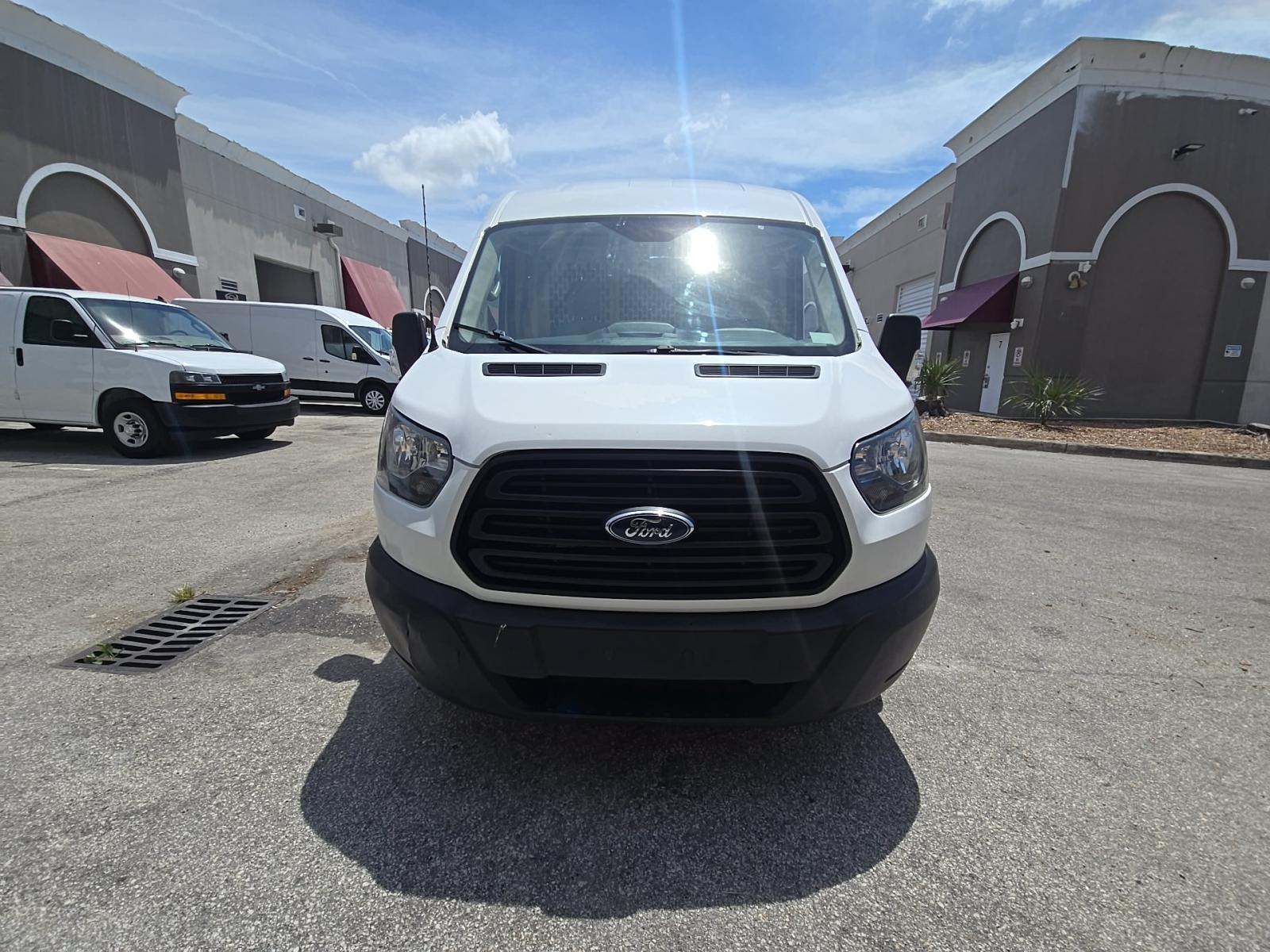 FORD TRANSIT 150 - 1