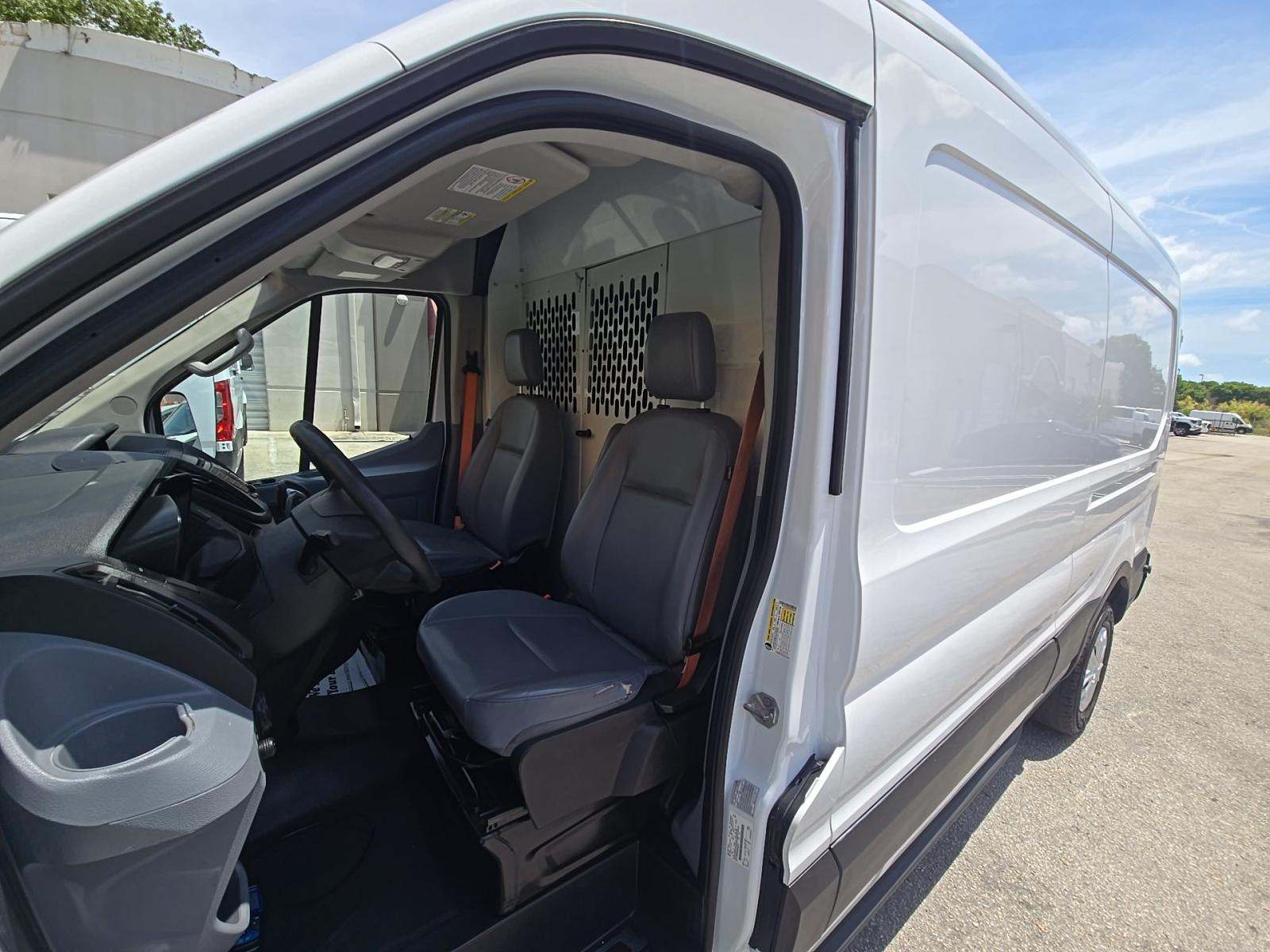 FORD TRANSIT 150 - 6