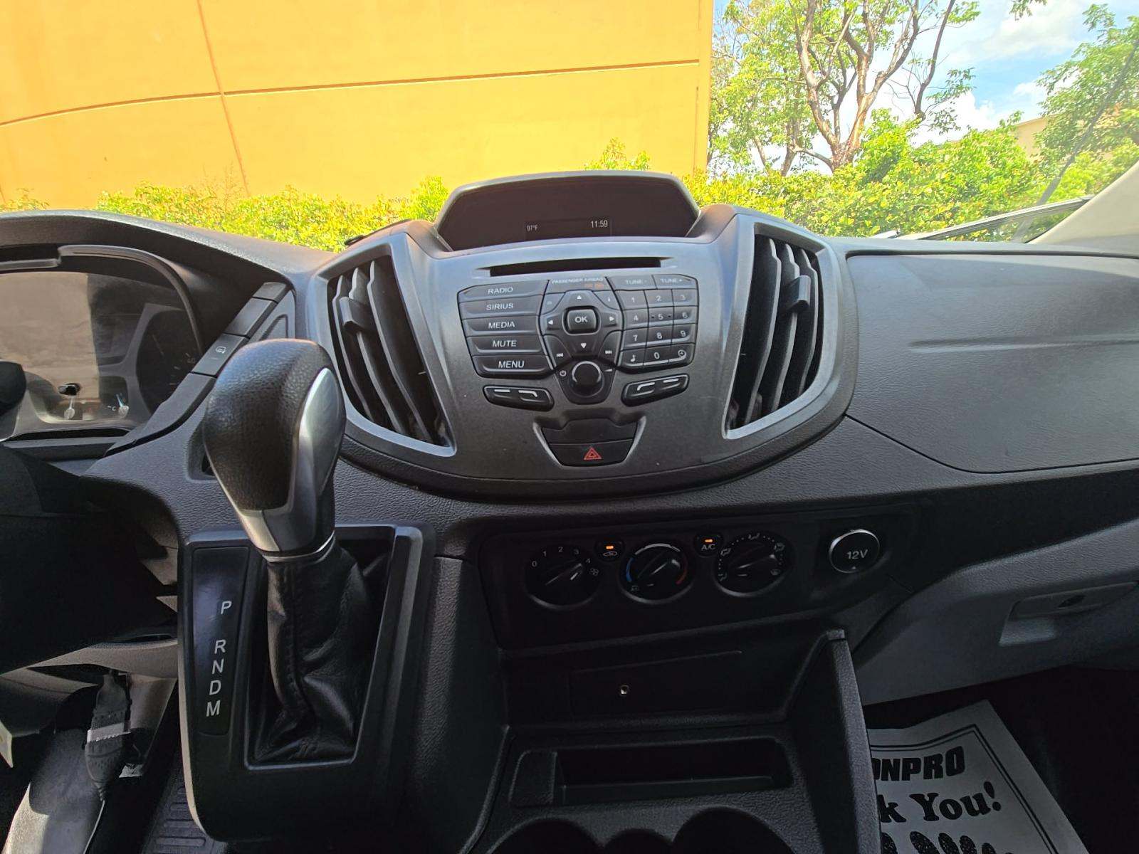 FORD TRANSIT 150 - 10