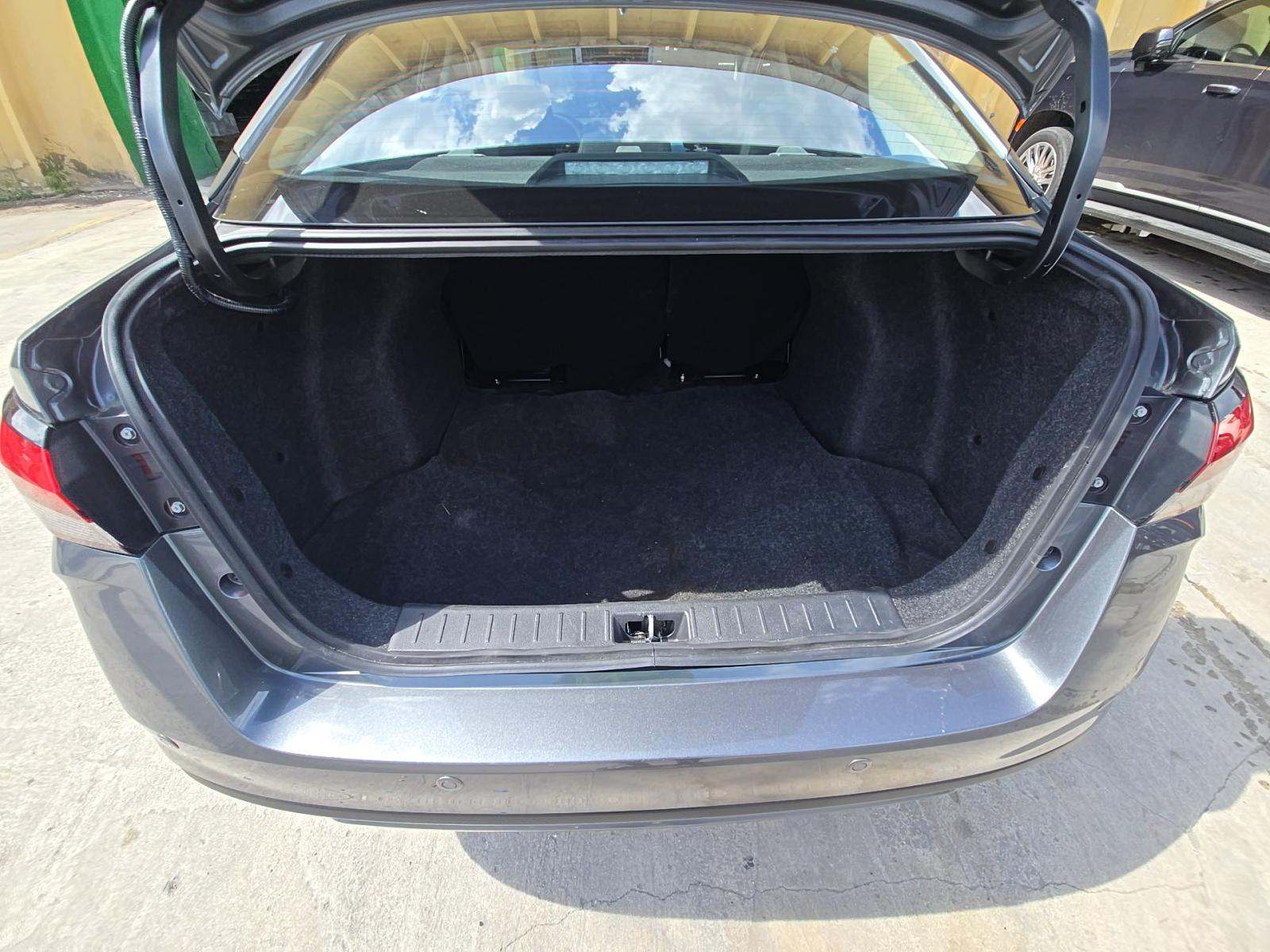 NISSAN VERSA - 10