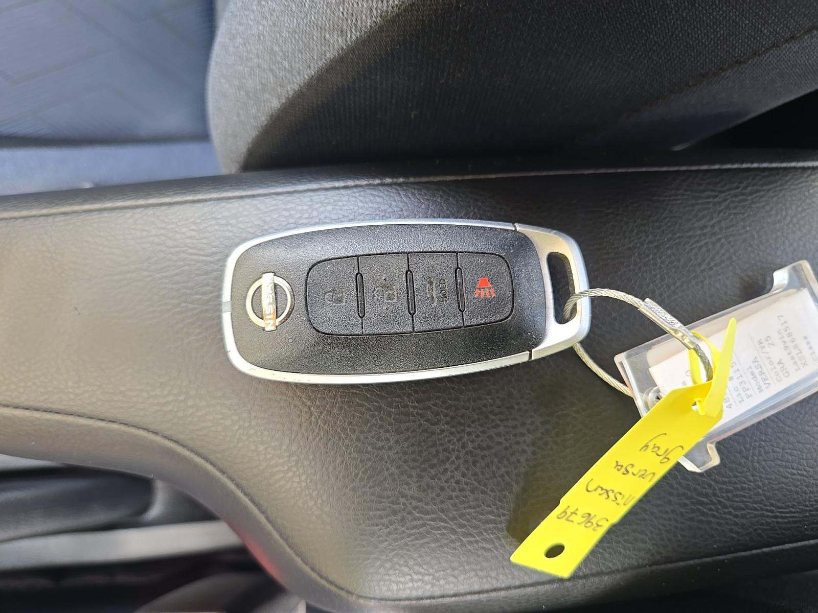 NISSAN VERSA - 4