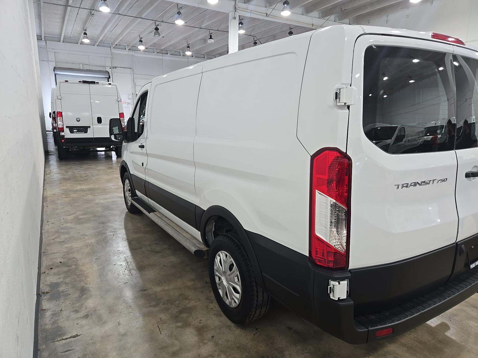 FORD TRANSIT 250 - 2