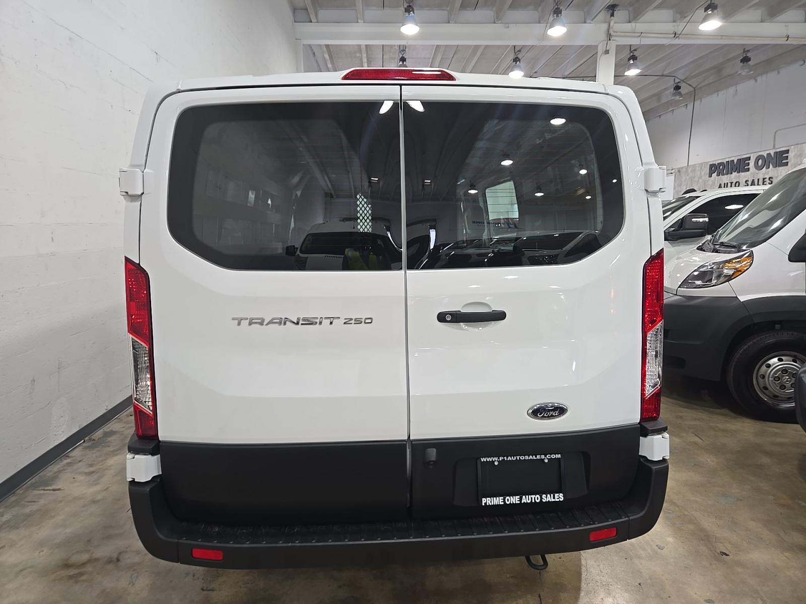 FORD TRANSIT 250 - 3