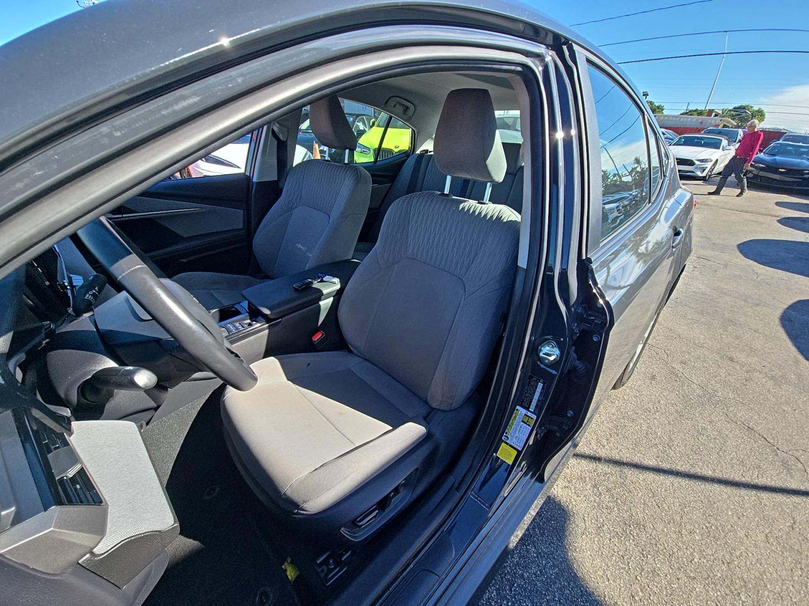 2025 Toyota Camry LE FWD