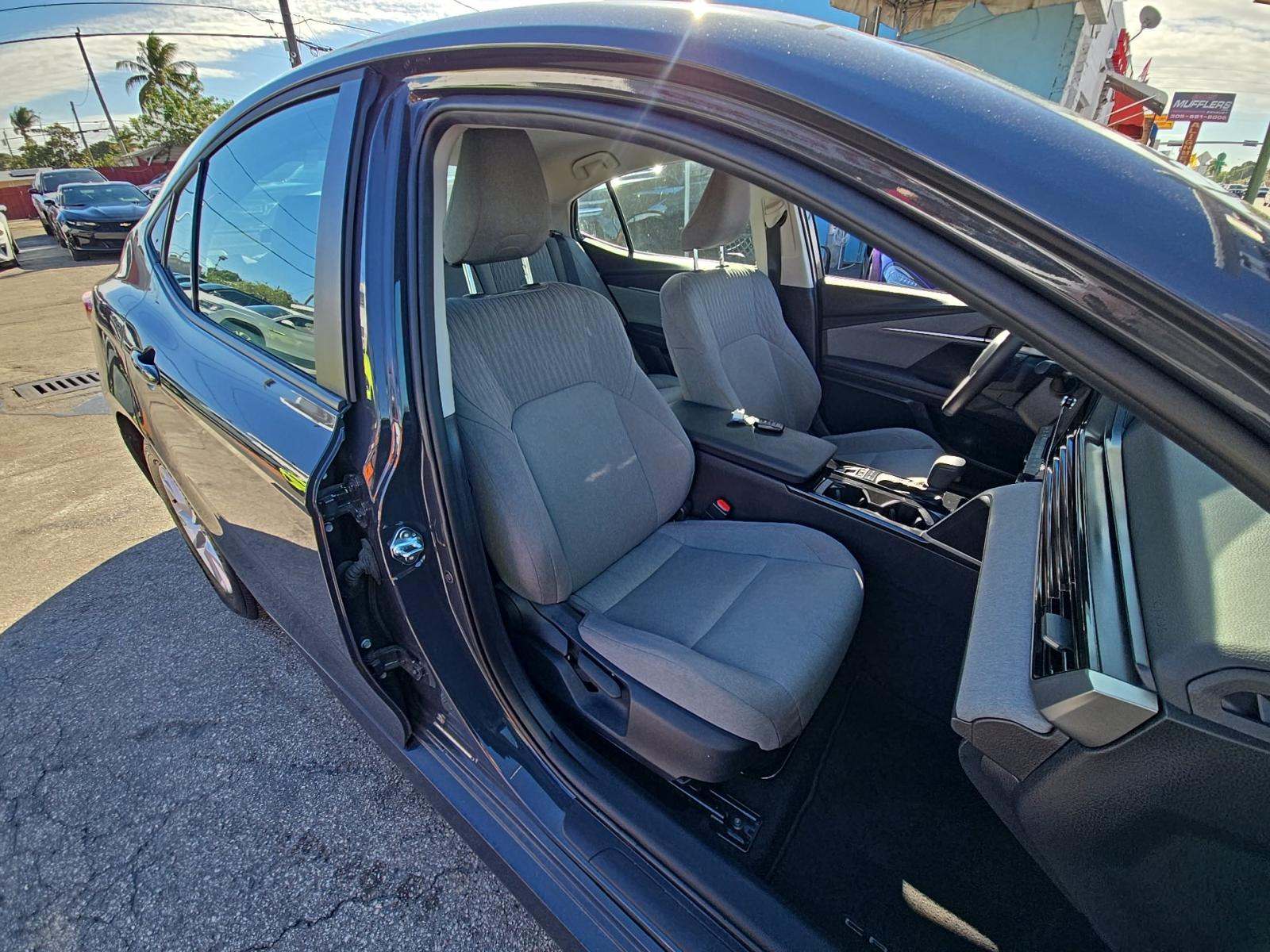 2025 Toyota Camry LE FWD