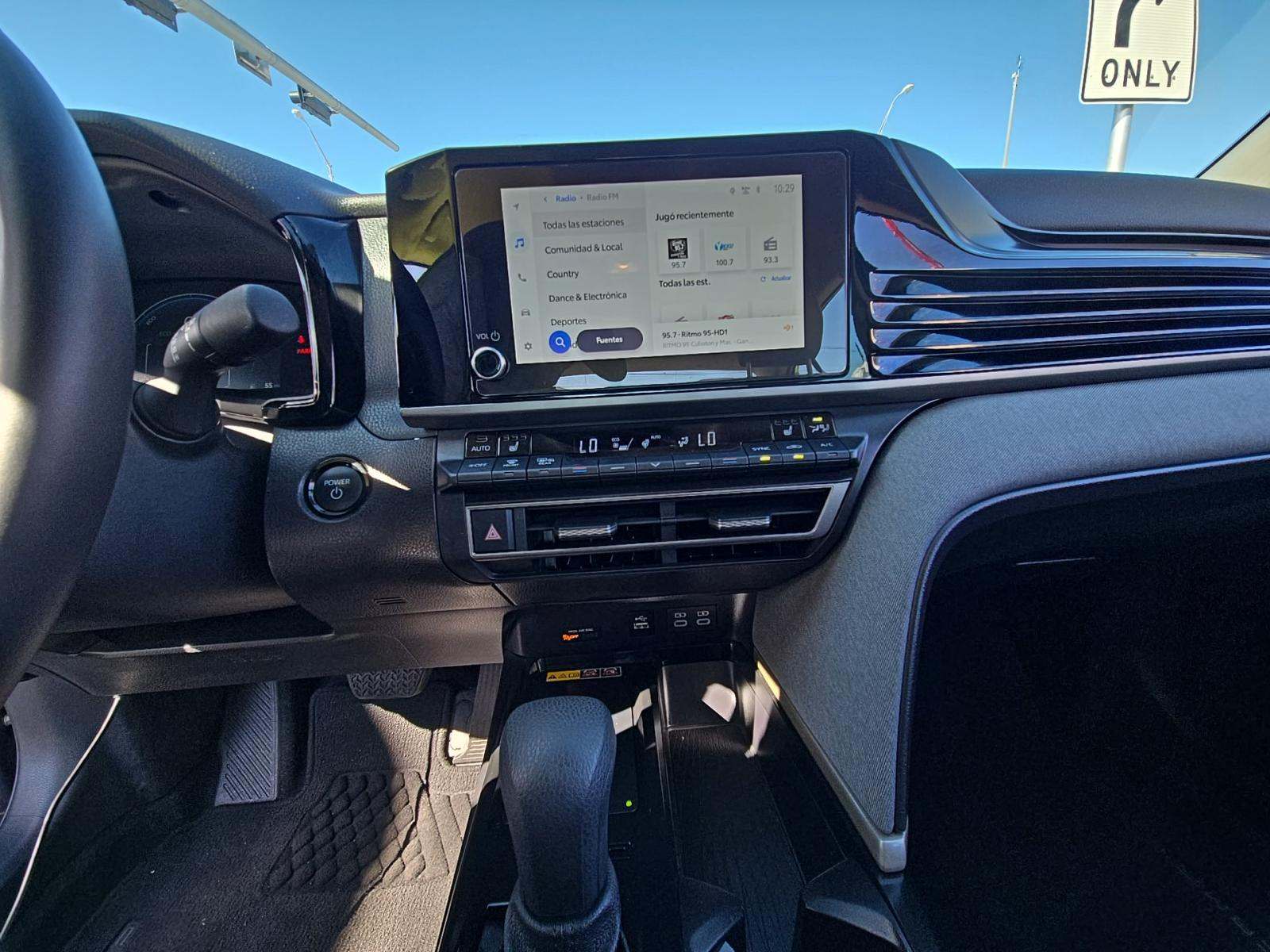 2025 Toyota Camry LE FWD