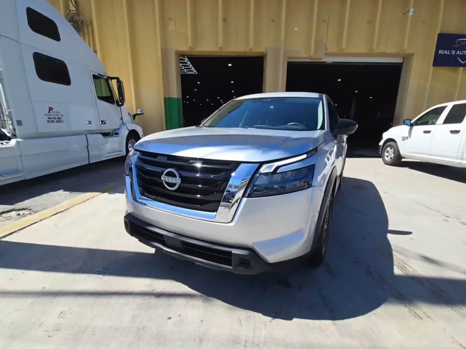 2025 Nissan Pathfinder S FWD