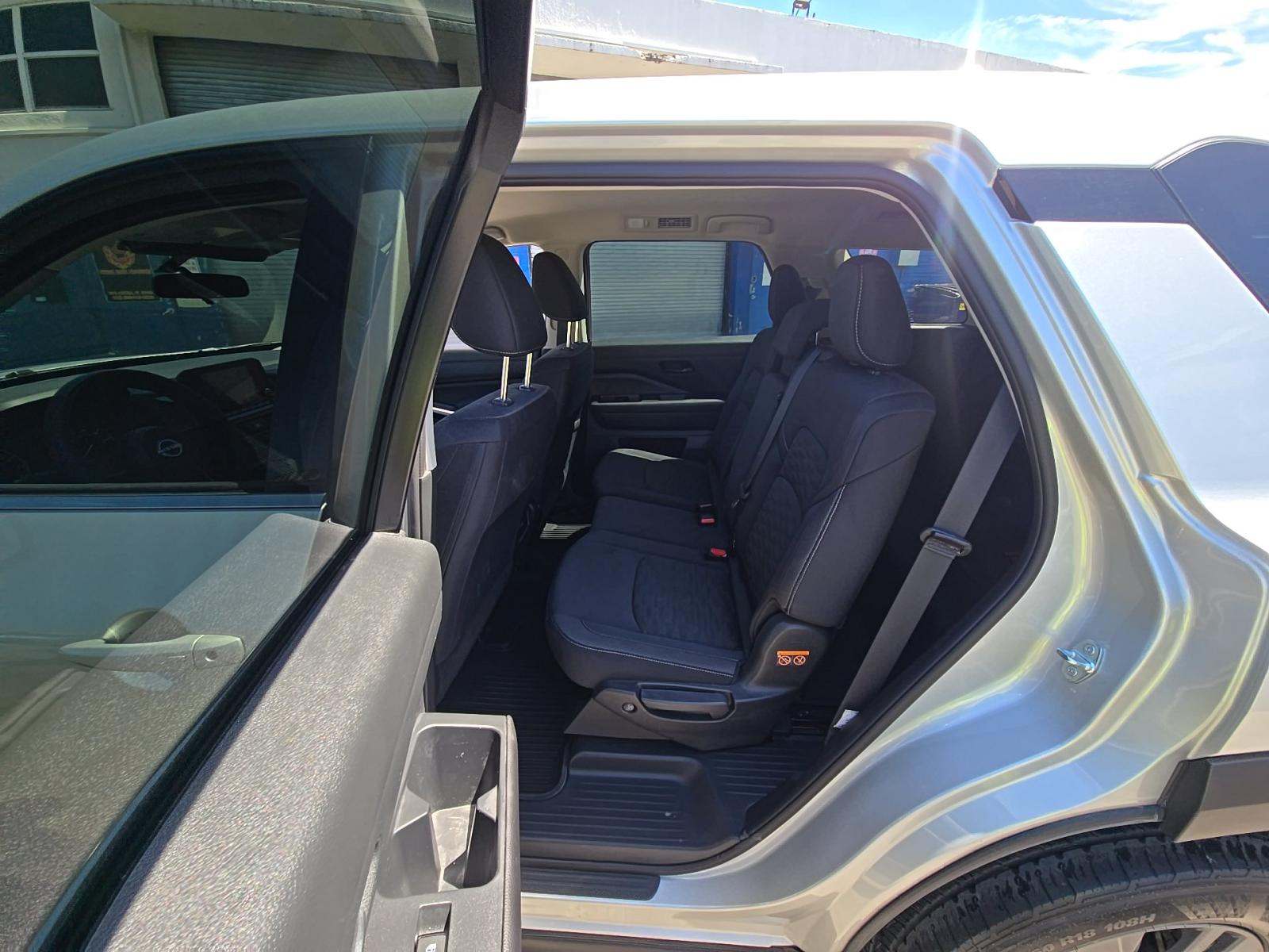 2025 Nissan Pathfinder S FWD