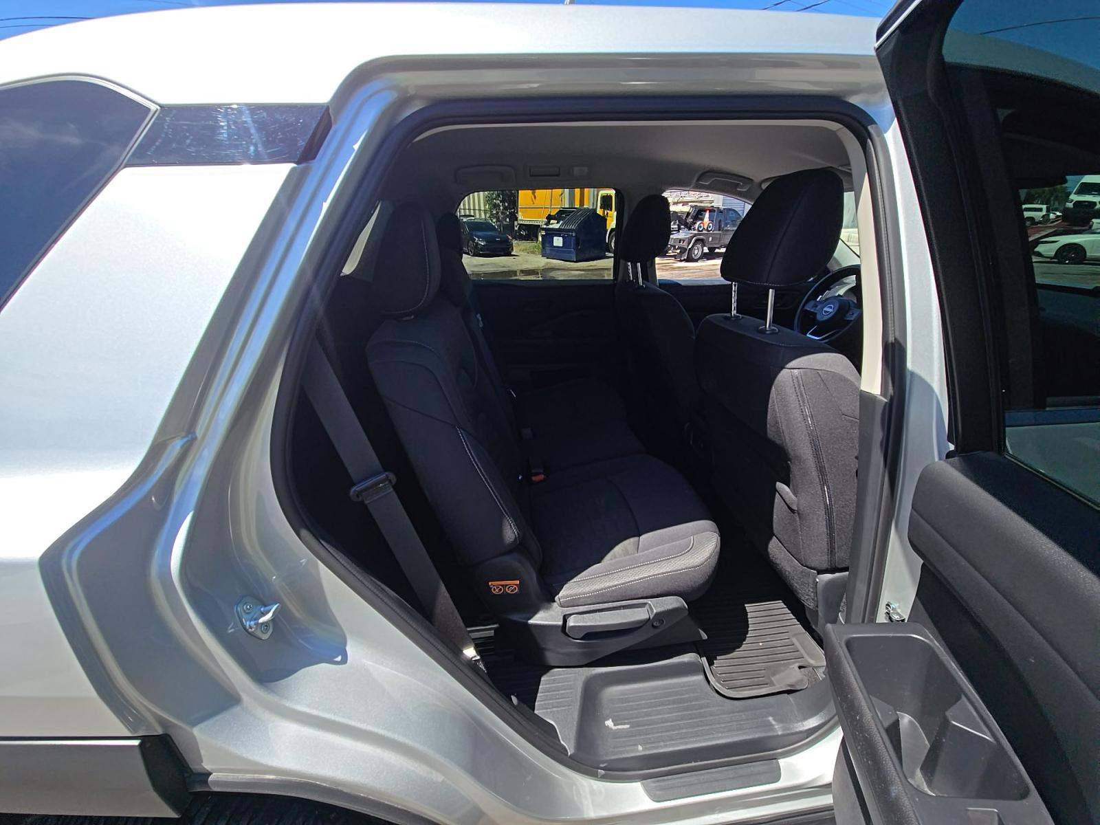 2025 Nissan Pathfinder S FWD