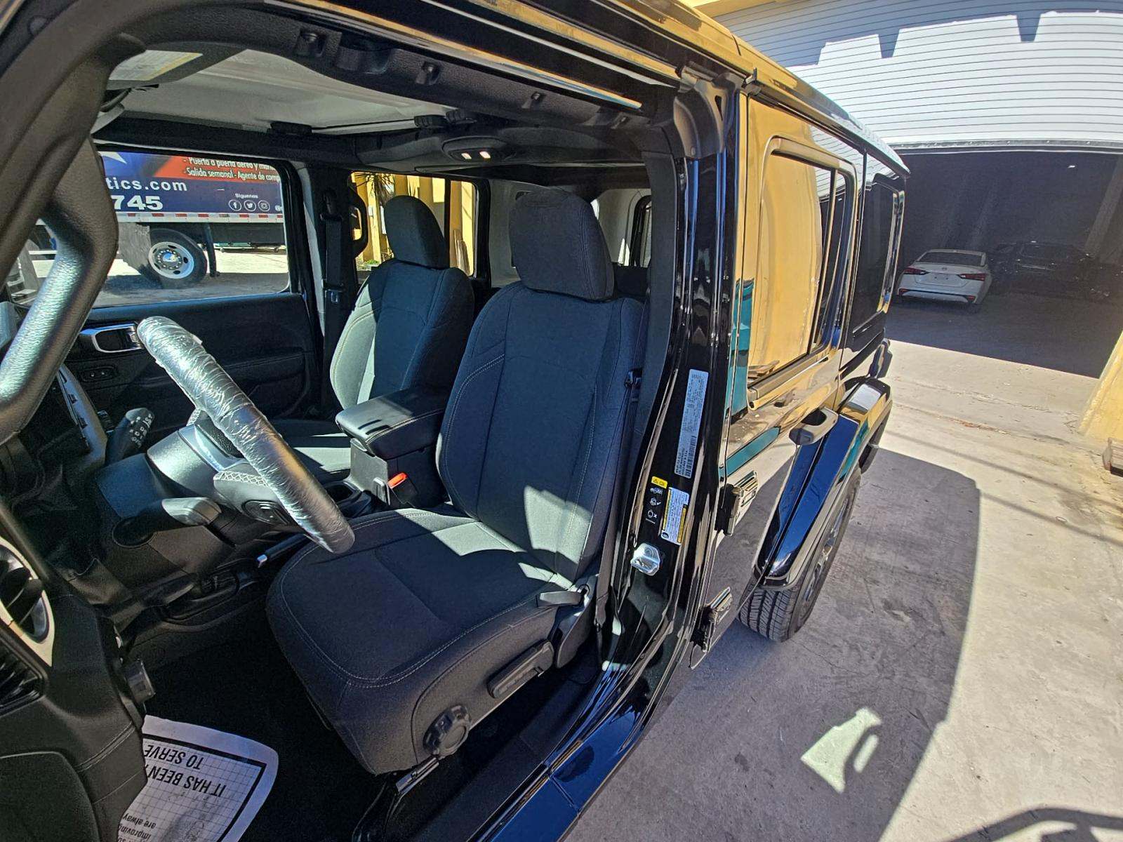 2025 Jeep Wrangler Sahara AWD