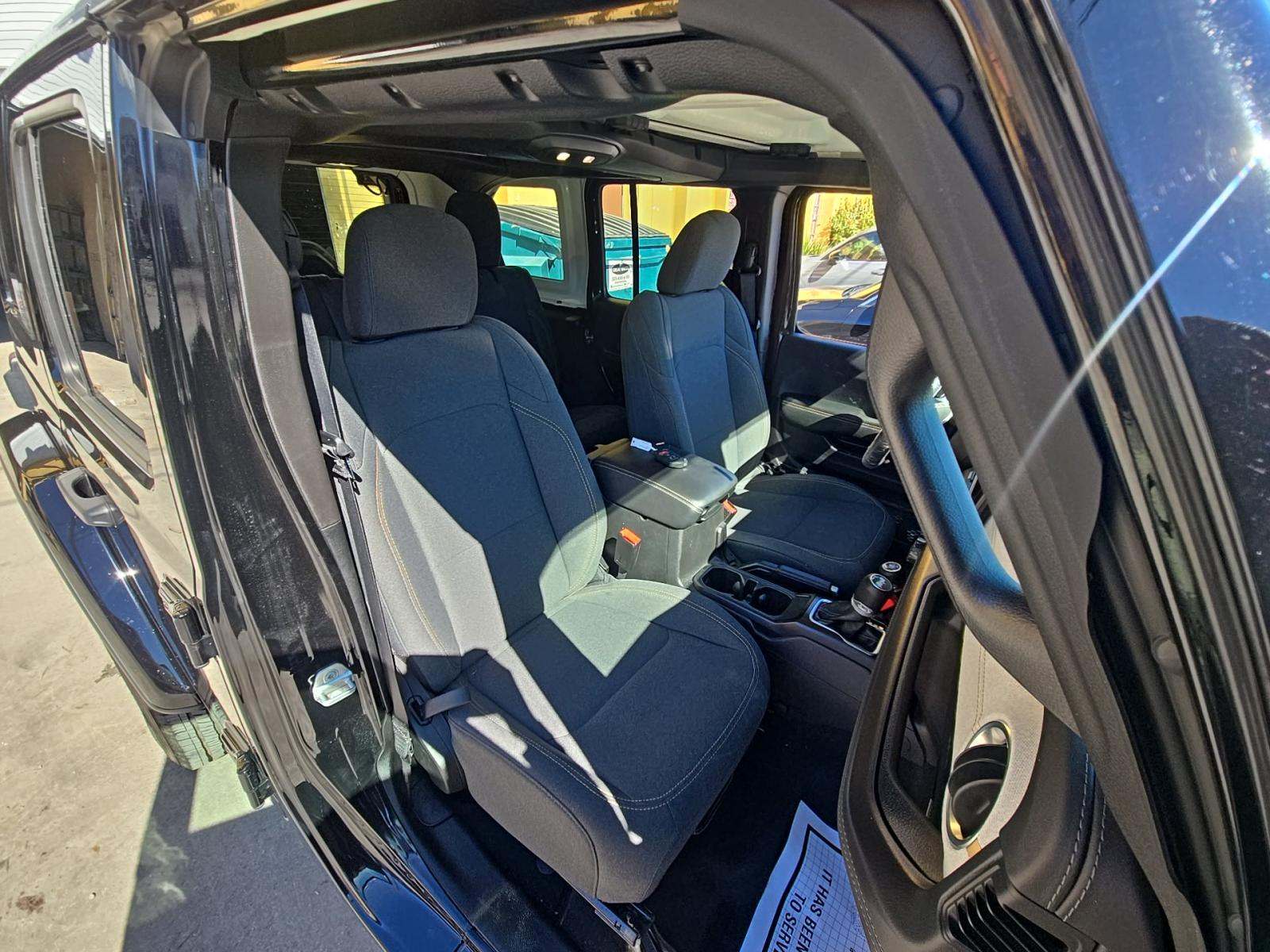 2025 Jeep Wrangler Sahara AWD