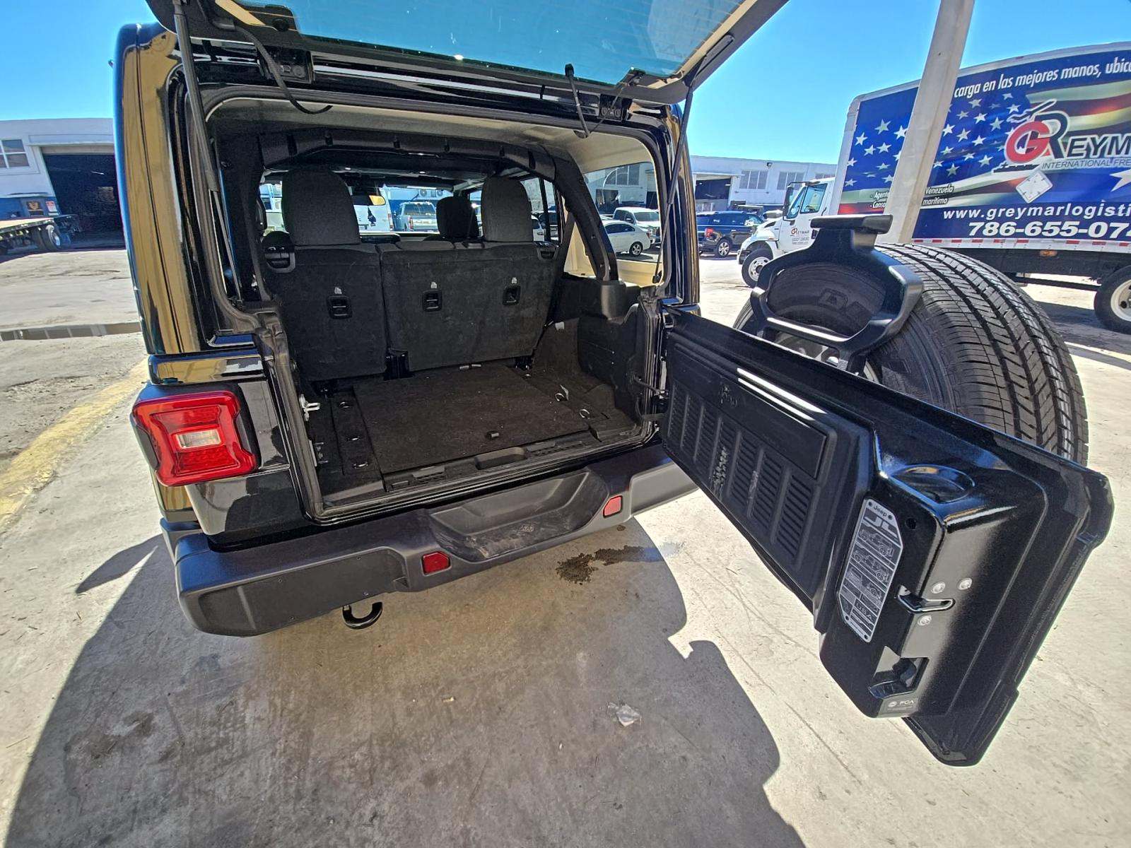 2025 Jeep Wrangler Sahara AWD