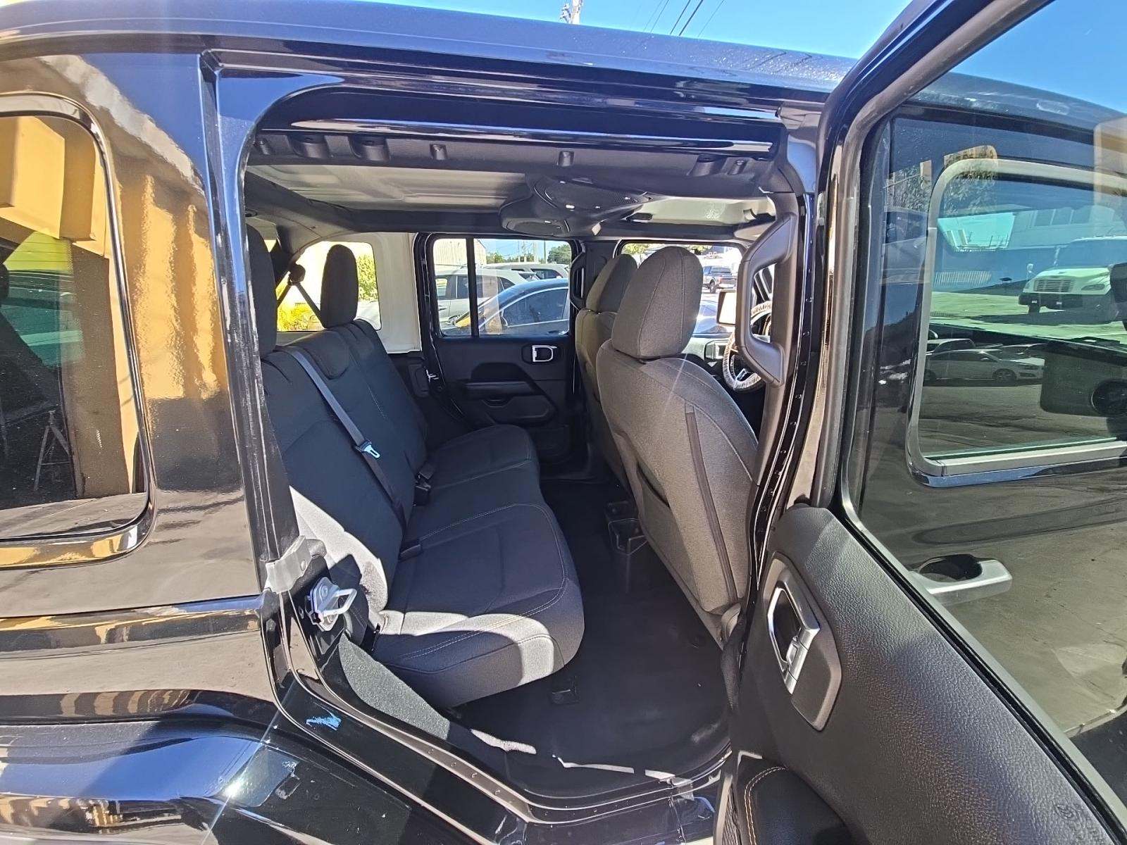 2025 Jeep Wrangler Sahara AWD