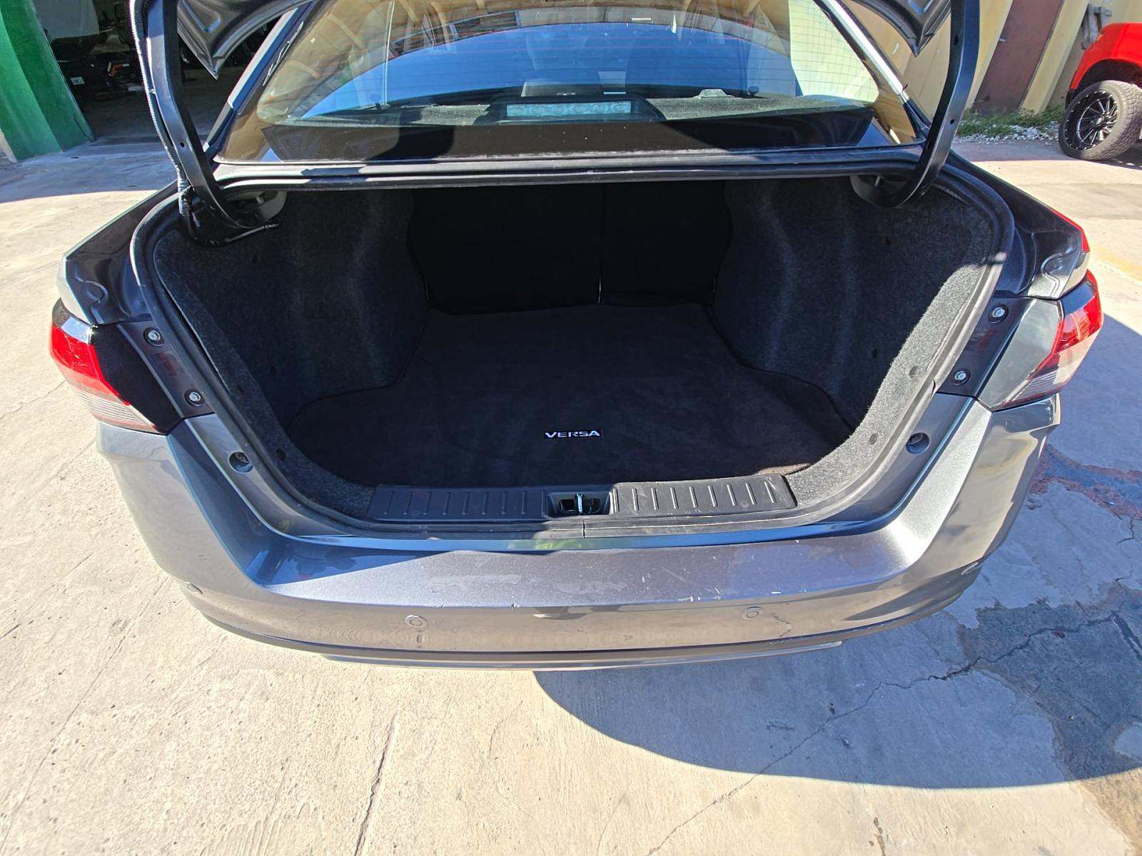 NISSAN VERSA - 10