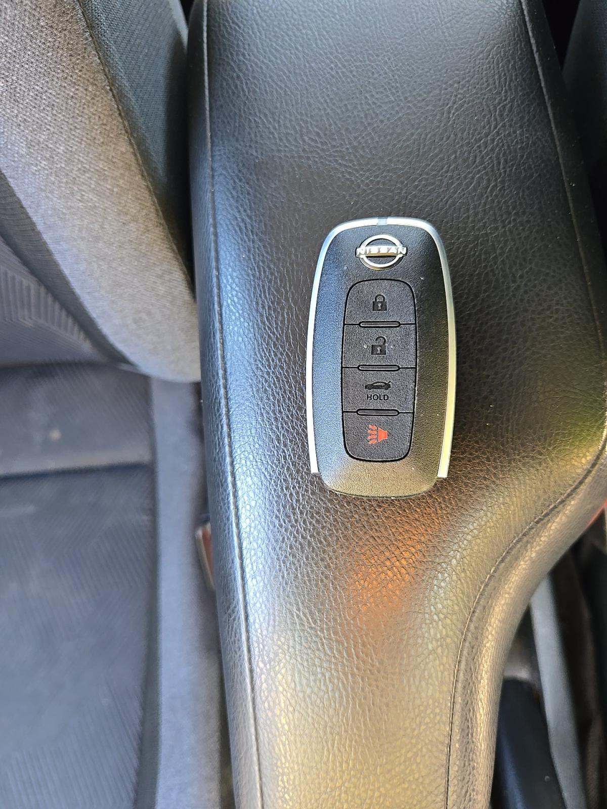 NISSAN VERSA - 4
