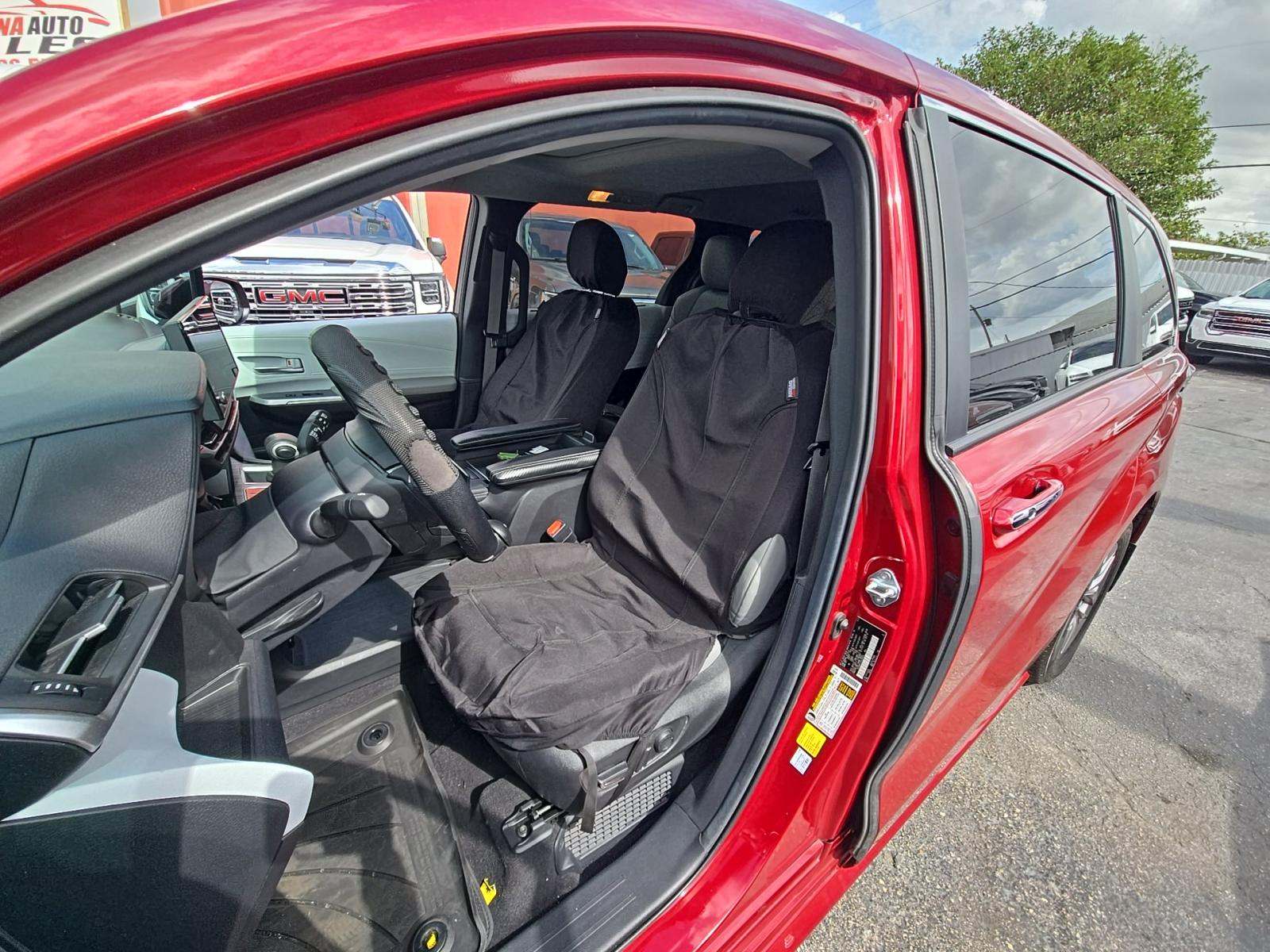 2025 Toyota Sienna XLE FWD